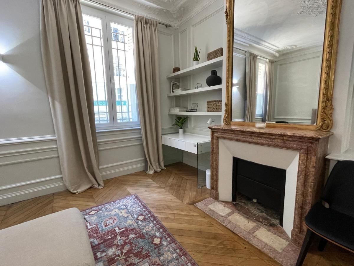 Apartment Cozy Studio Champs Elysee Arc De Triomphe 1 Paris