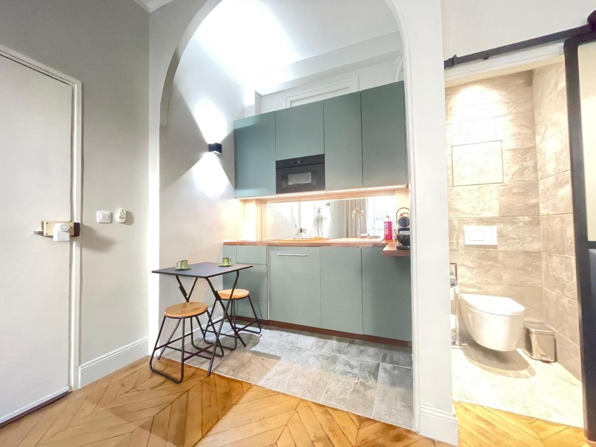 Apartment Cozy Studio Champs Elysee Arc De Triomphe 2 Paris