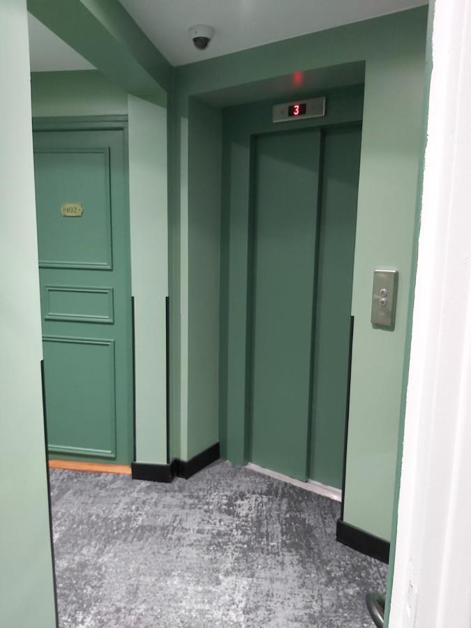 Hotel B Square 3*