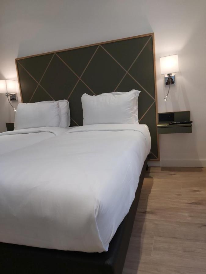 B Square Hotel