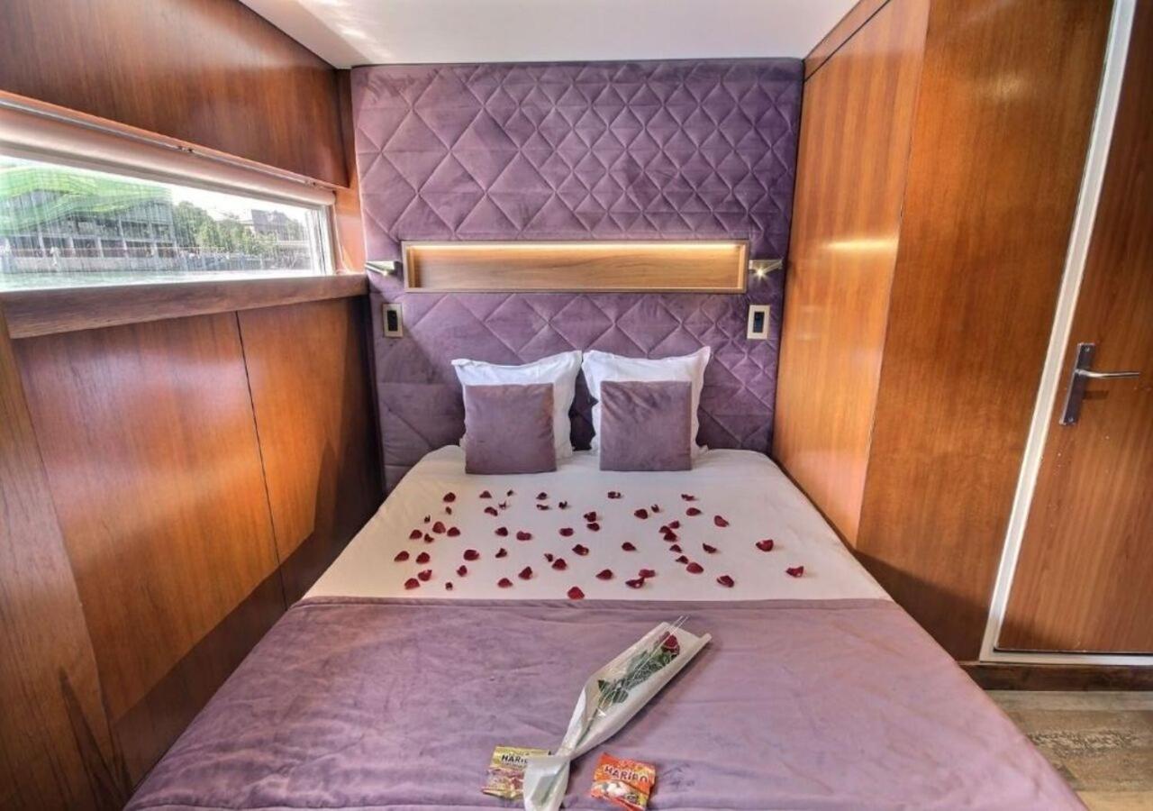 Vip Yacht 2*