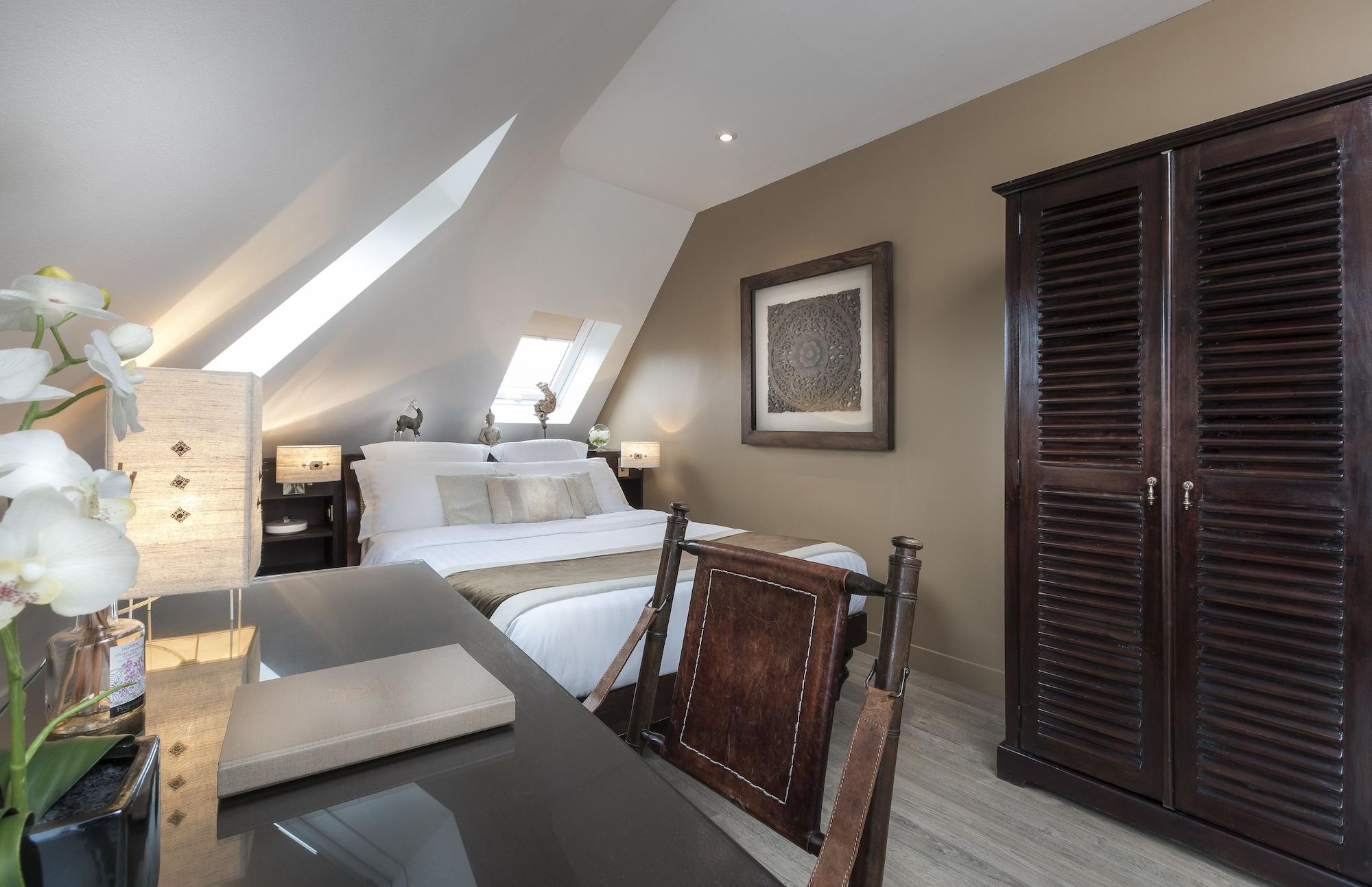 Cluny Square Hotel