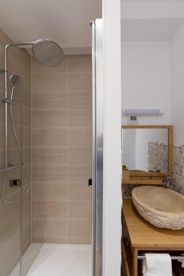 2 Bedrooms In 8th Apartment *