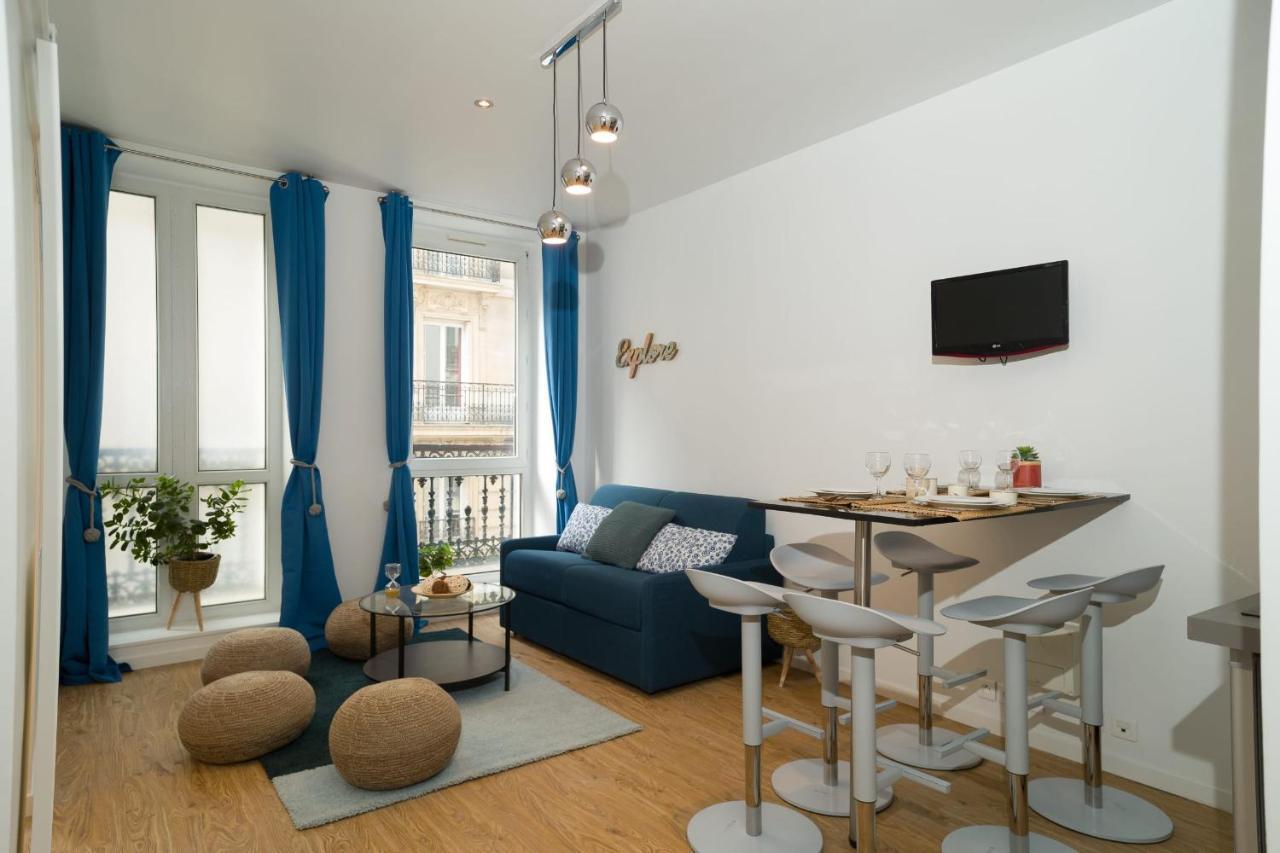 2 Bedrooms In 8th Apartment Paris