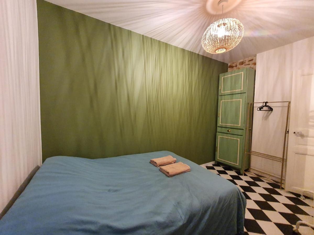 Apartment Sweet Marc Seguin *