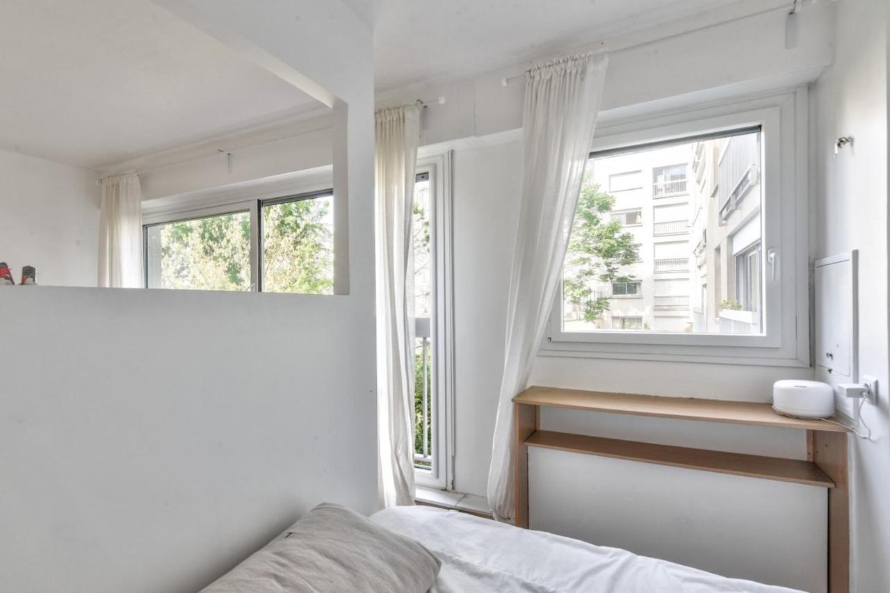 Very Studio Near Belleville *