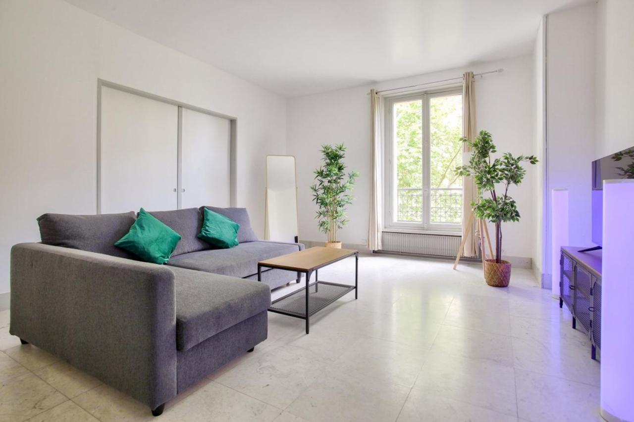 2 Bedrooms Tour Eiffel Rapp