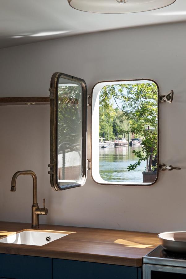 L'Escale Sur Seine Botel