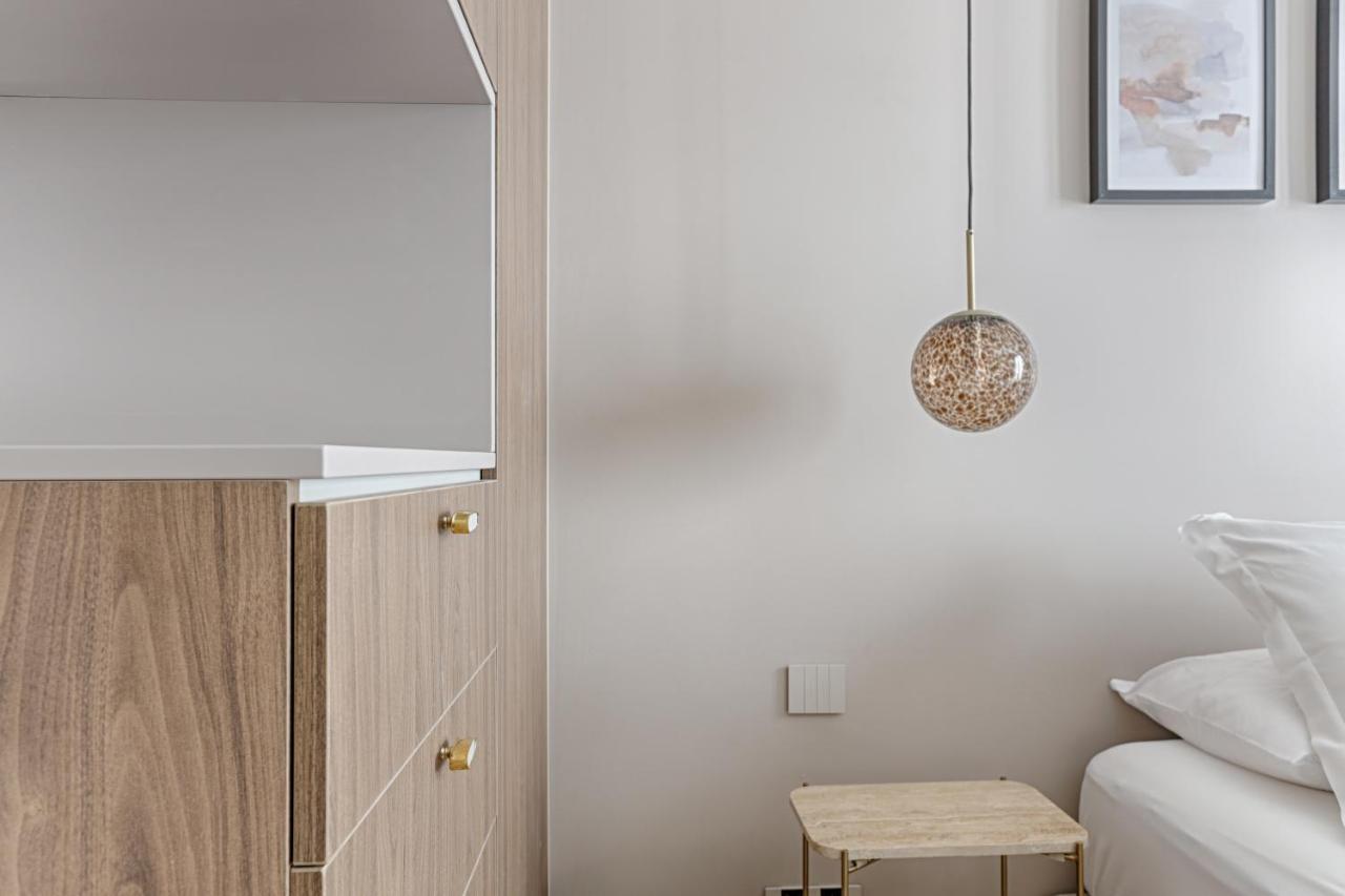 Unique Luxury Parisian Flat 2br/6p -champs Elysées