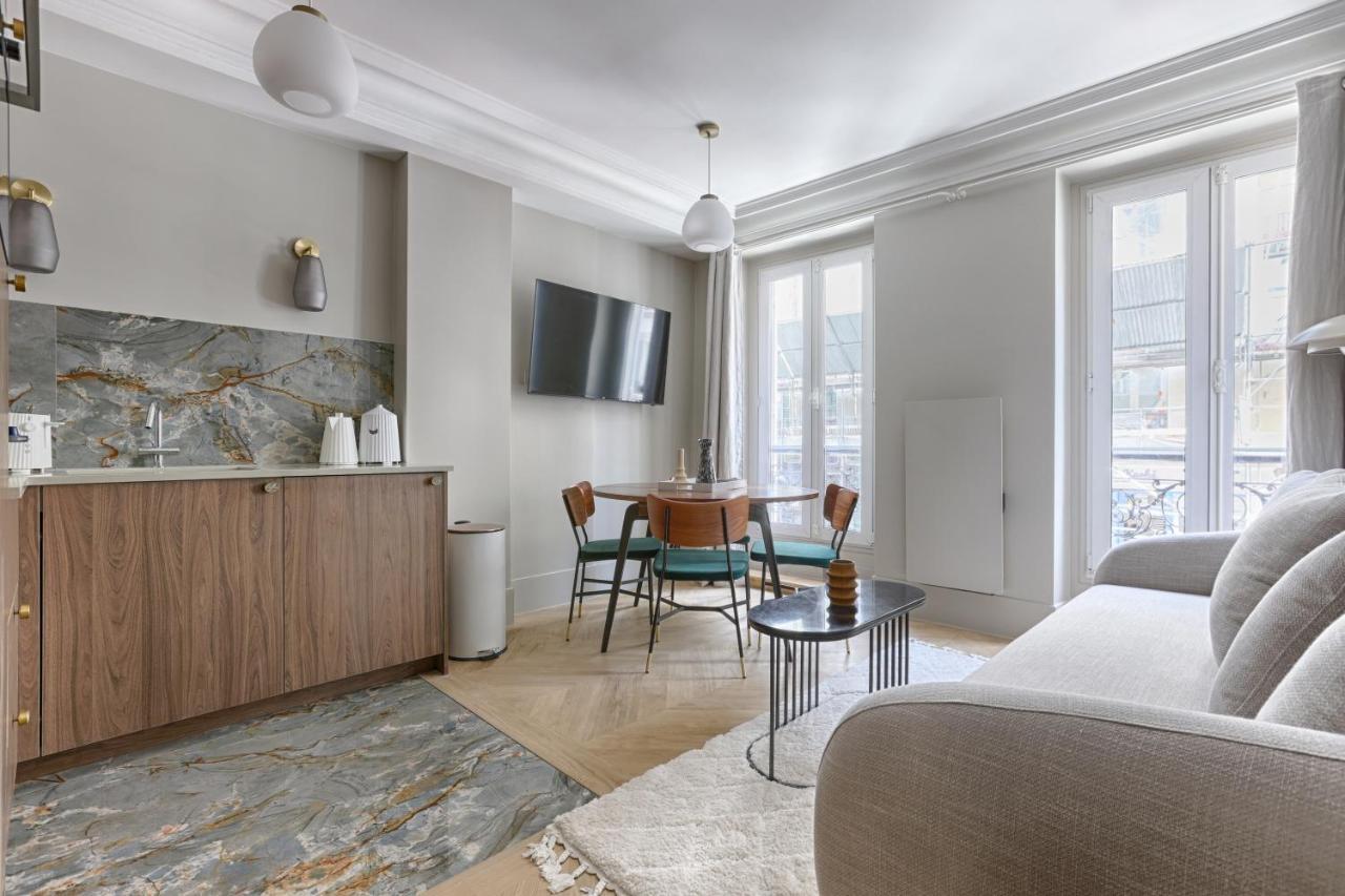 Unique Luxury Parisian Flat 2br/6p -champs Elysées