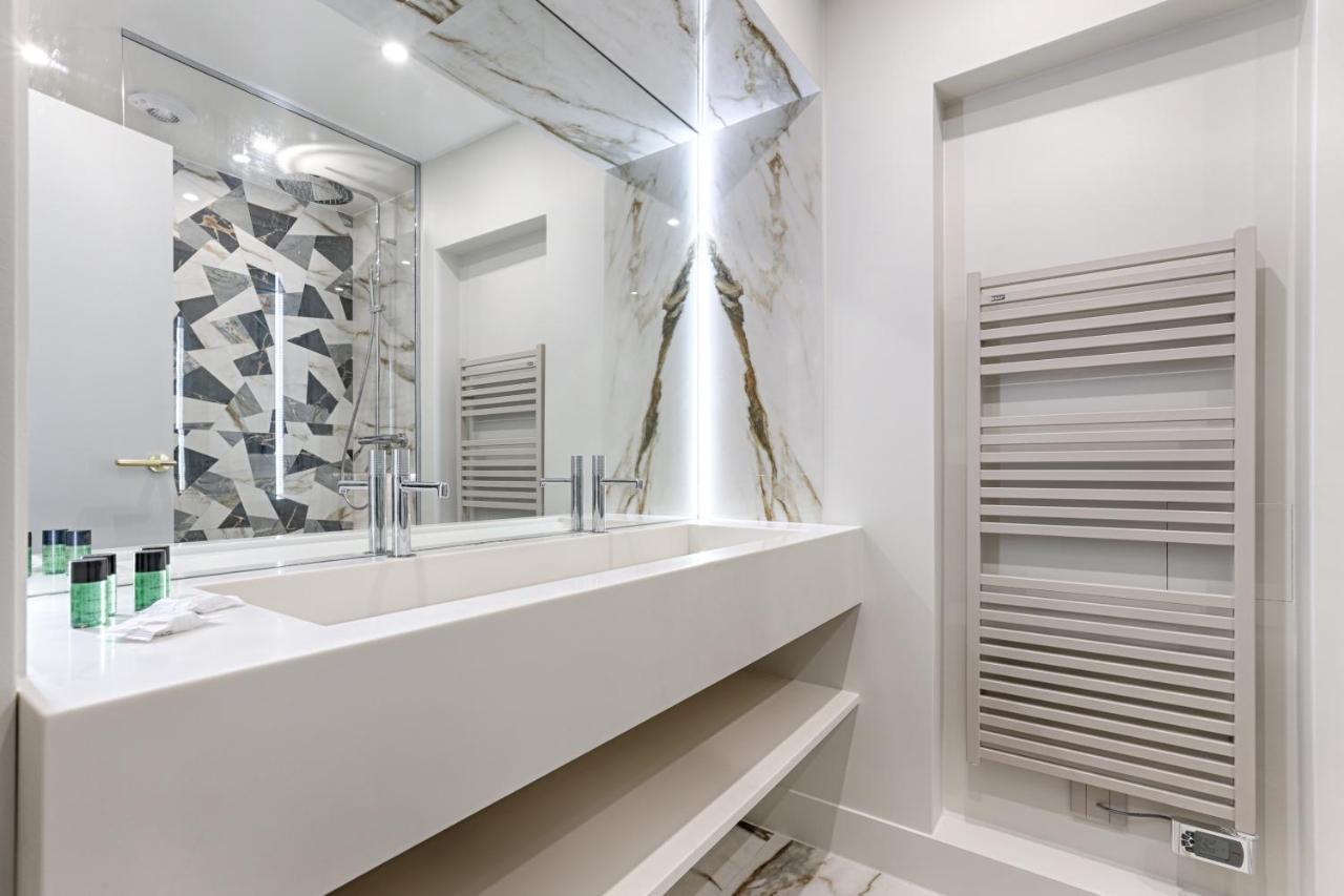 Apartment Unique Luxury Parisian Flat 2br/6p -champs Elysees Paris
