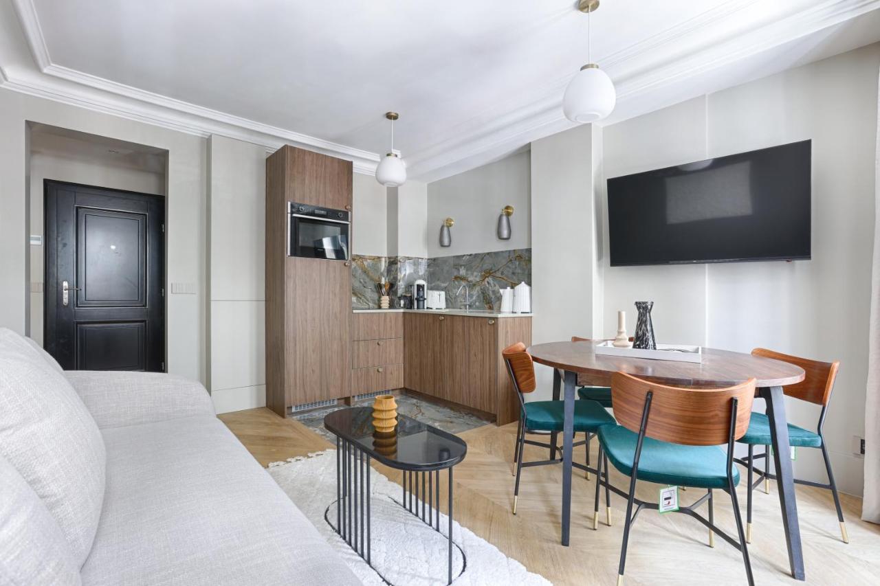 Appartement Unique Luxury Parisian Flat 2br/6p -champs Elysées Paris