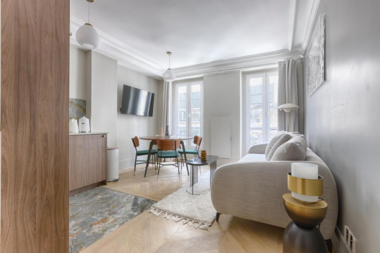 Unique Luxury Parisian Flat 2br/6p -champs Elysées