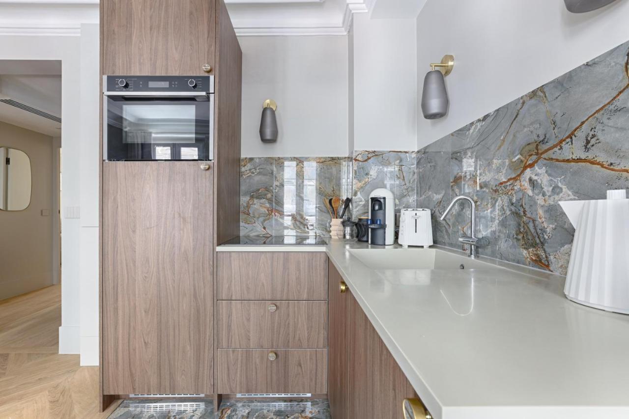 Unique Luxury Parisian Flat 2br/6p -champs Elysées Appartement *