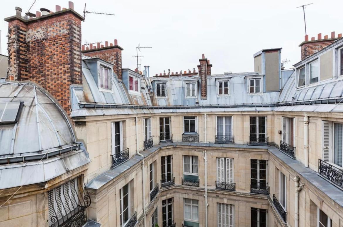Apartment Charmant Studio Au Coeur Des Champs Elysees Paris