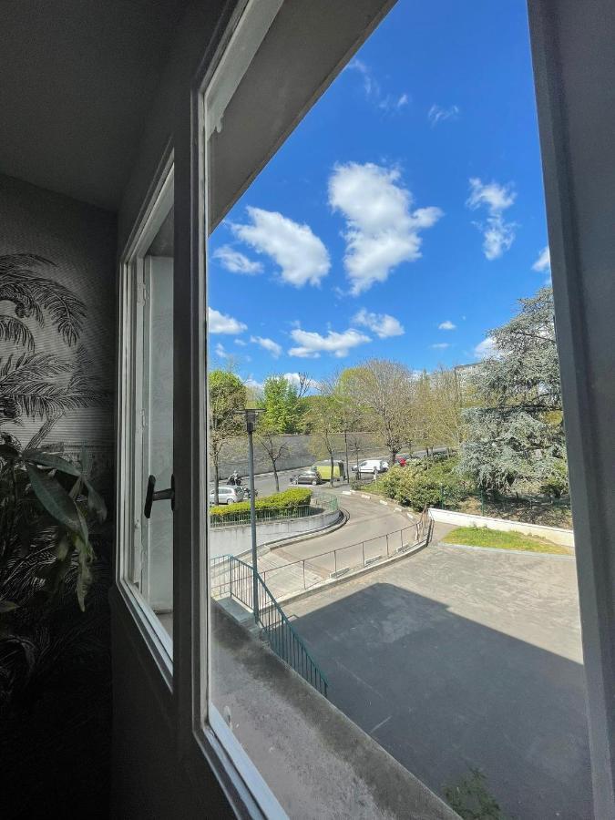 Charming Parisian Away From In The Heart Of Paris