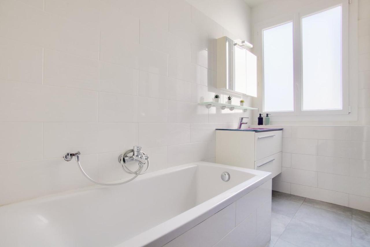 Luxurious 2 Bedrooms Tour Eiffel Rapp Free Netflix *
