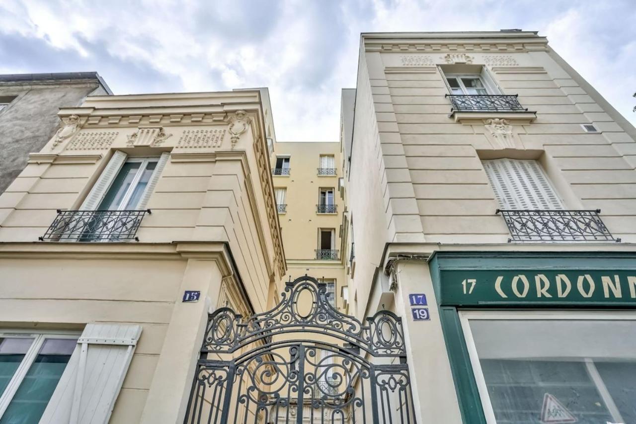 Small Parisian Cocoon Located In The 18th District *