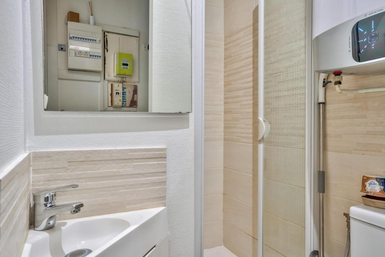 Small Parisian Cocoon Located In The 18th District Apartment