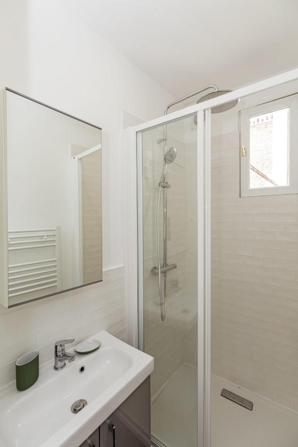Nice 32 M Renovated And With Comfort In Apartment