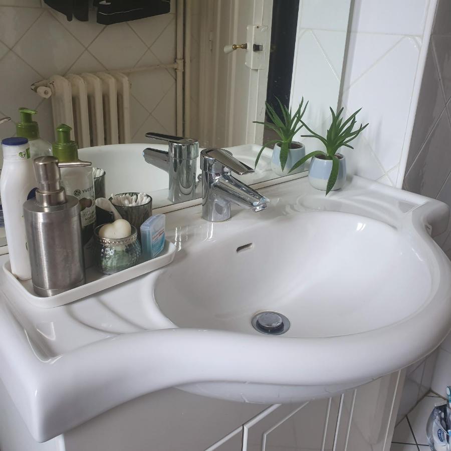 Amplo Quarto Em Paris