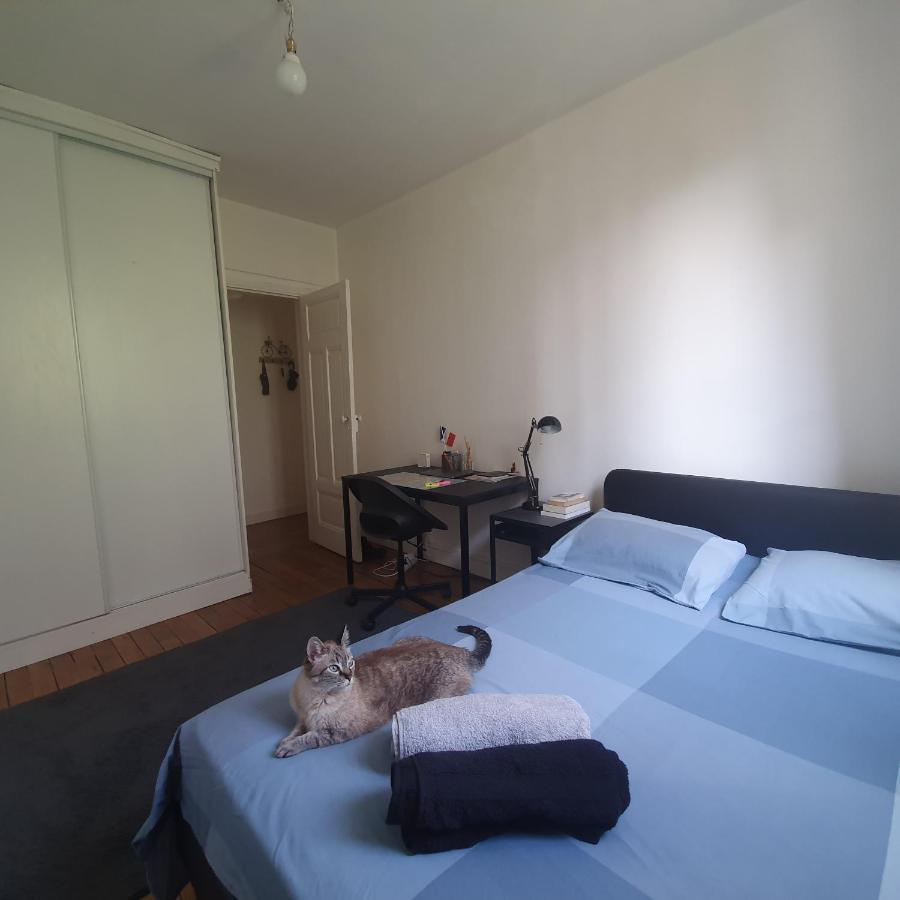 Amplo Quarto Em Paris