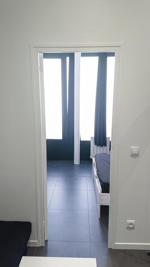 Appartement * Moulin Rouge Getaway * 1br + Desk + Gym Weights *