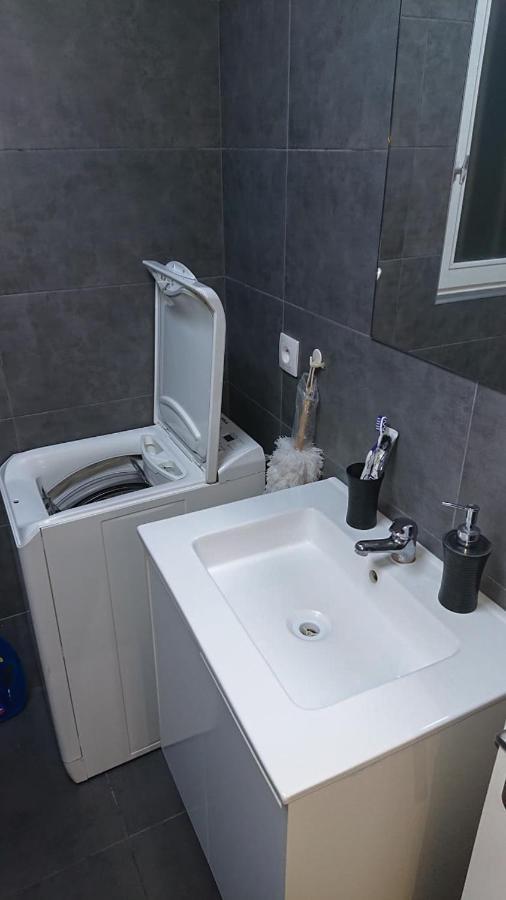 Appartement * Moulin Rouge Getaway * 1br + Desk + Gym Weights *