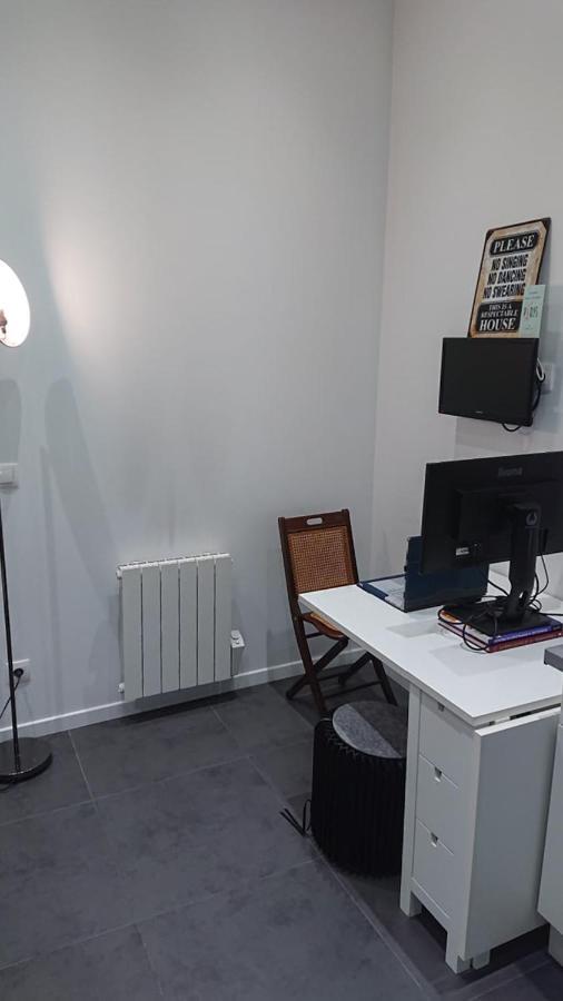 Appartement * Moulin Rouge Getaway * 1br + Desk + Gym Weights