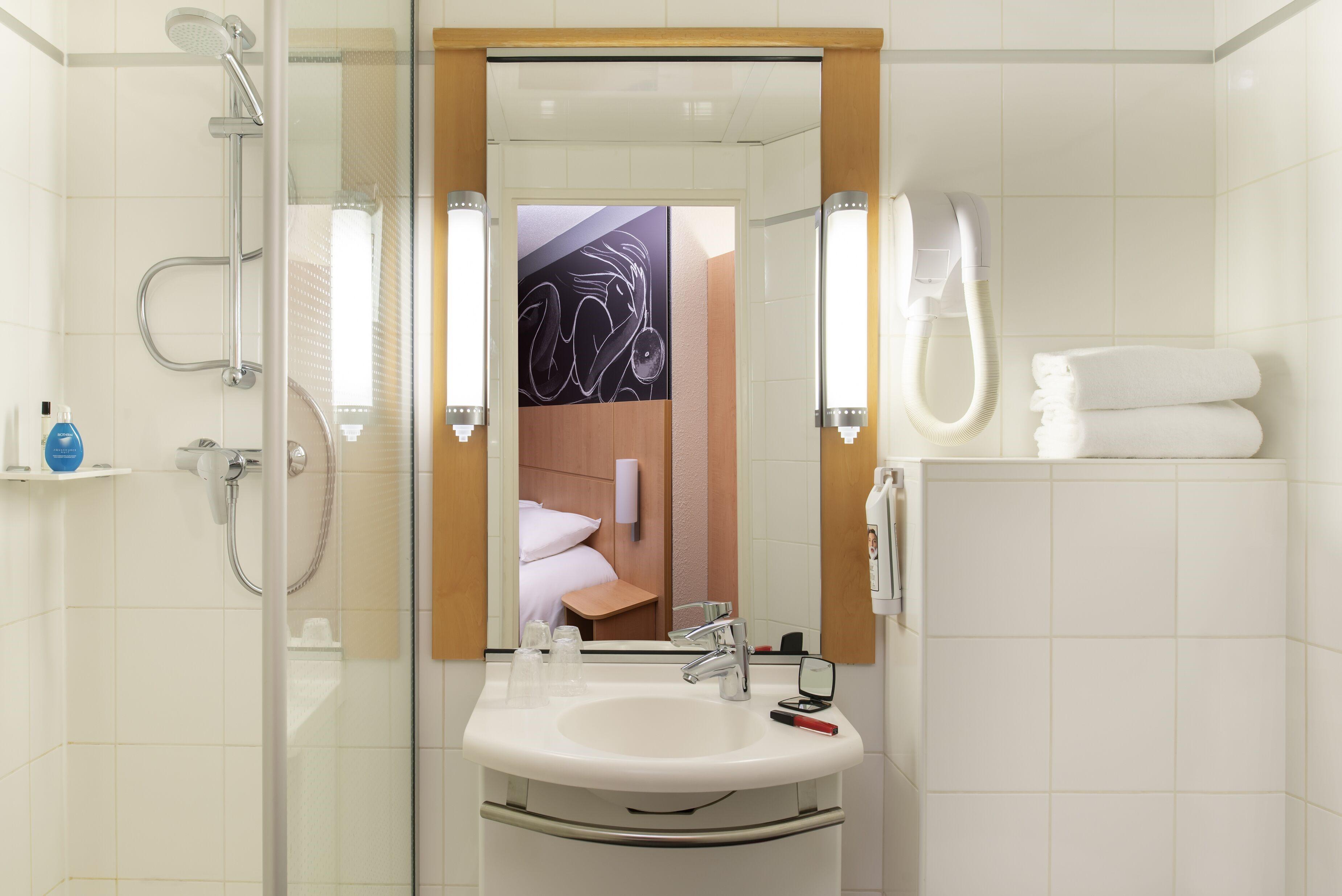 Hotel Ibis Gare Du Nord Tgv 3*