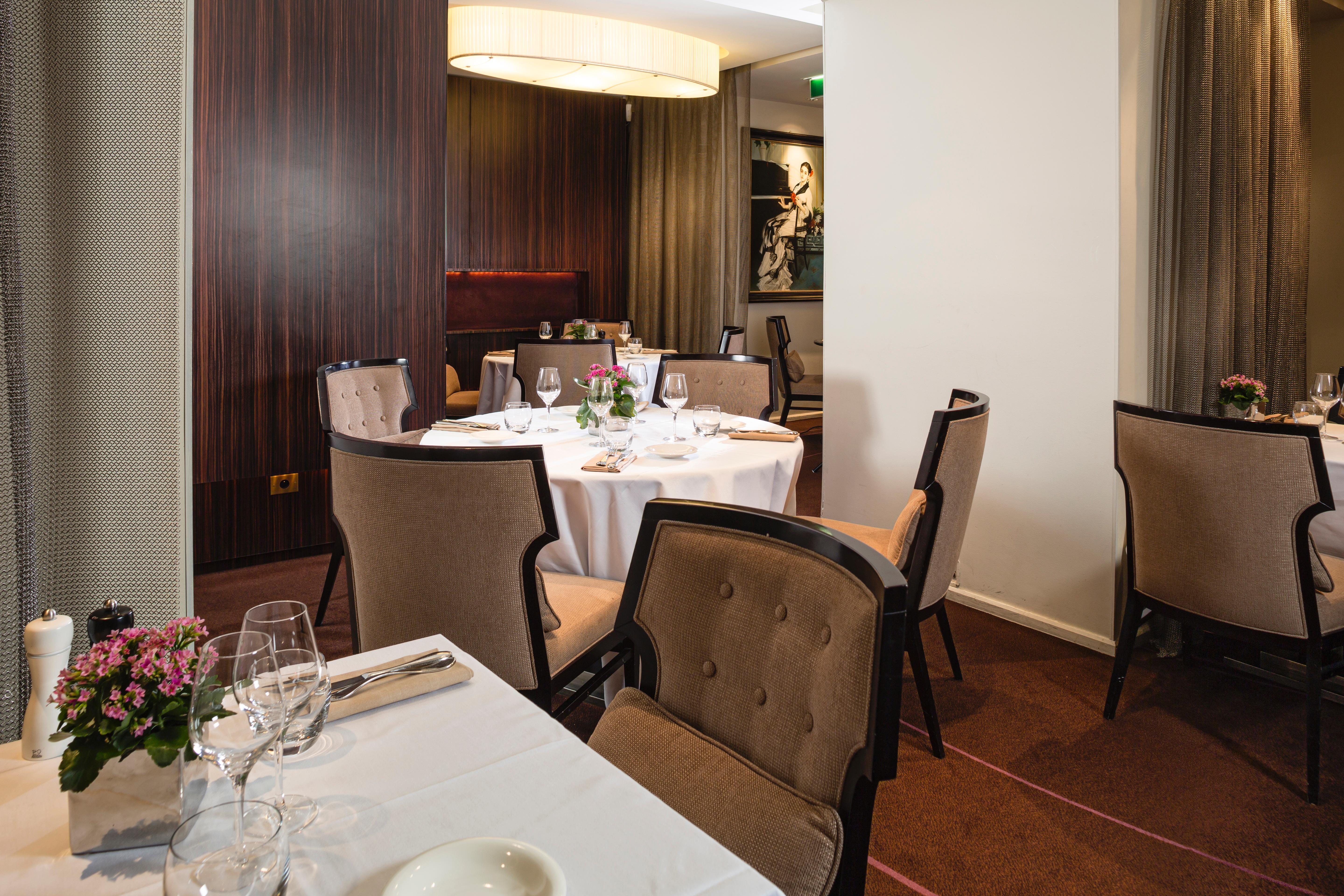 La Tremoille Hotel Paris