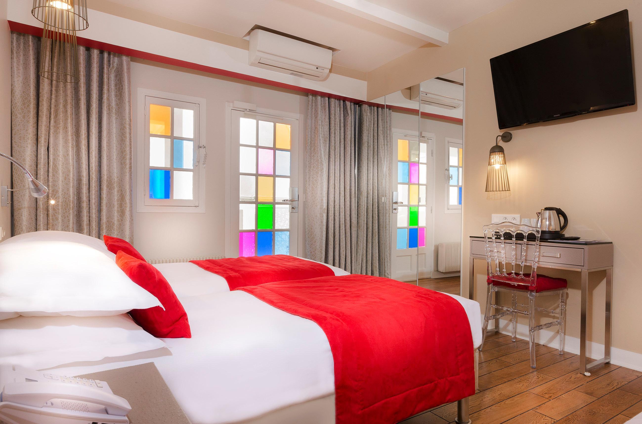 Hotel Eiffel Segur 3*