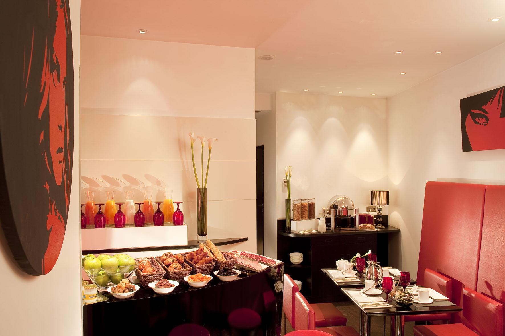 Villathena Paris
