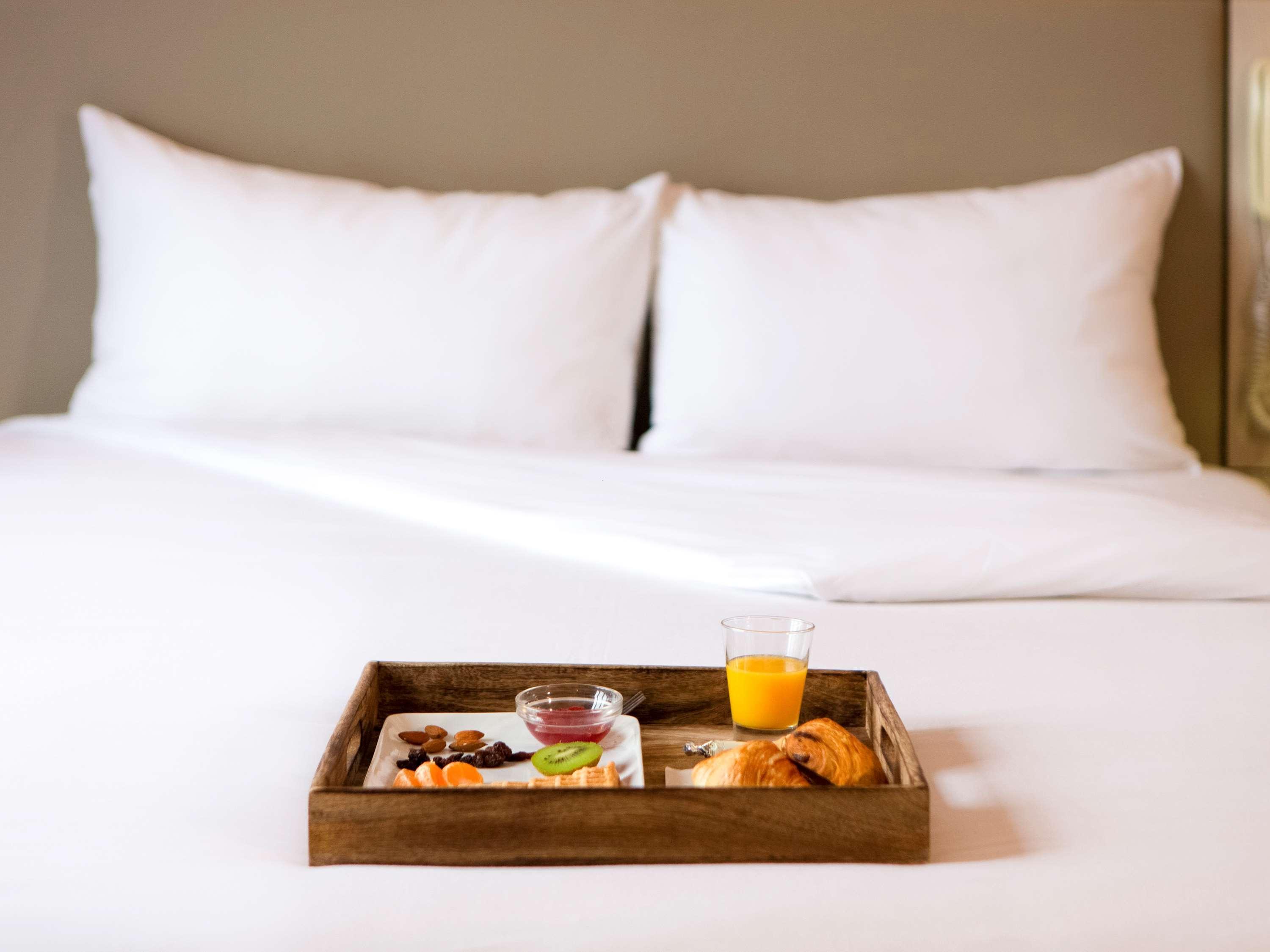 Hotel Ibis Styles Gare Du Nord Tgv 4*