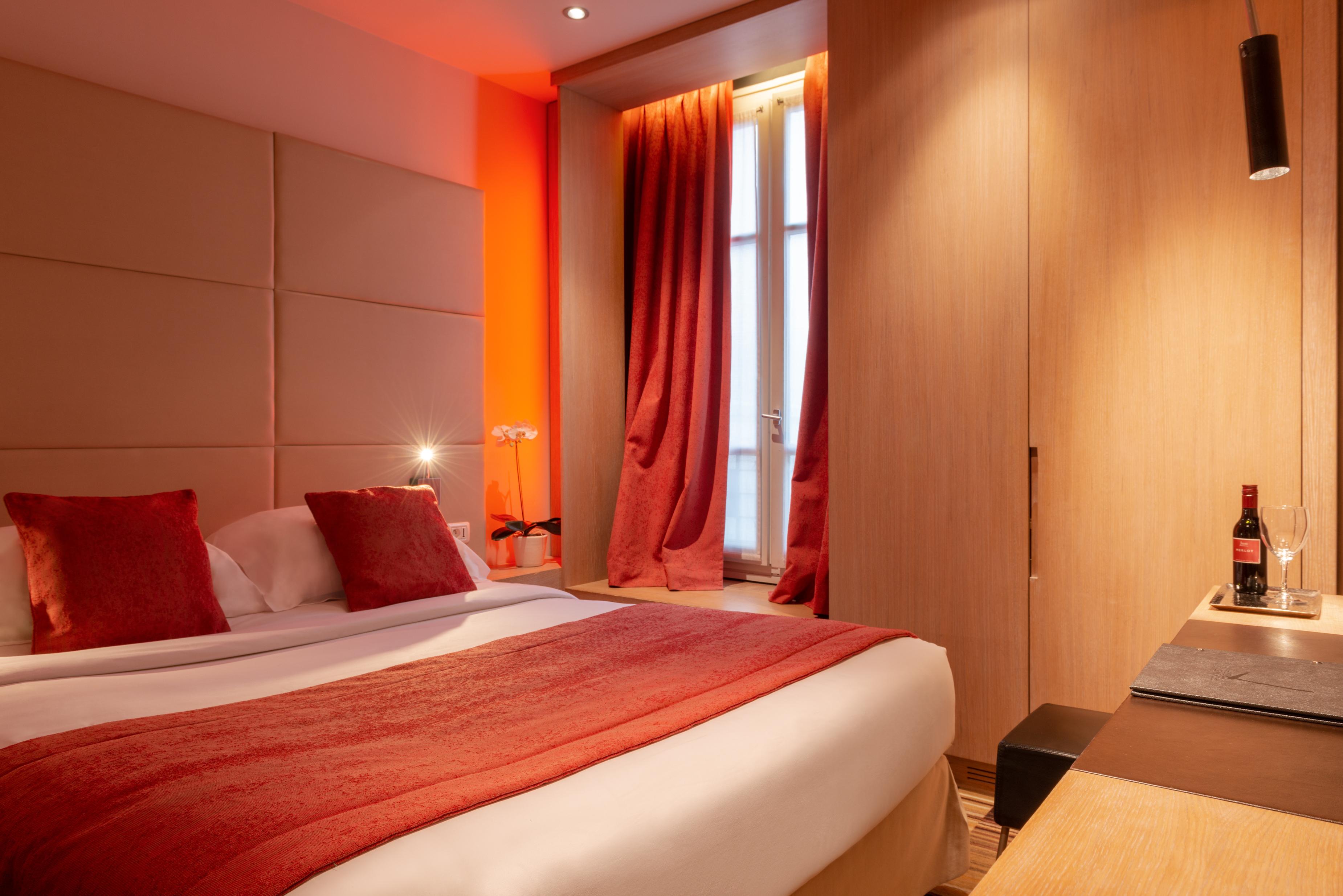 Hotel Golden Tulip Opéra De Noailles 4*