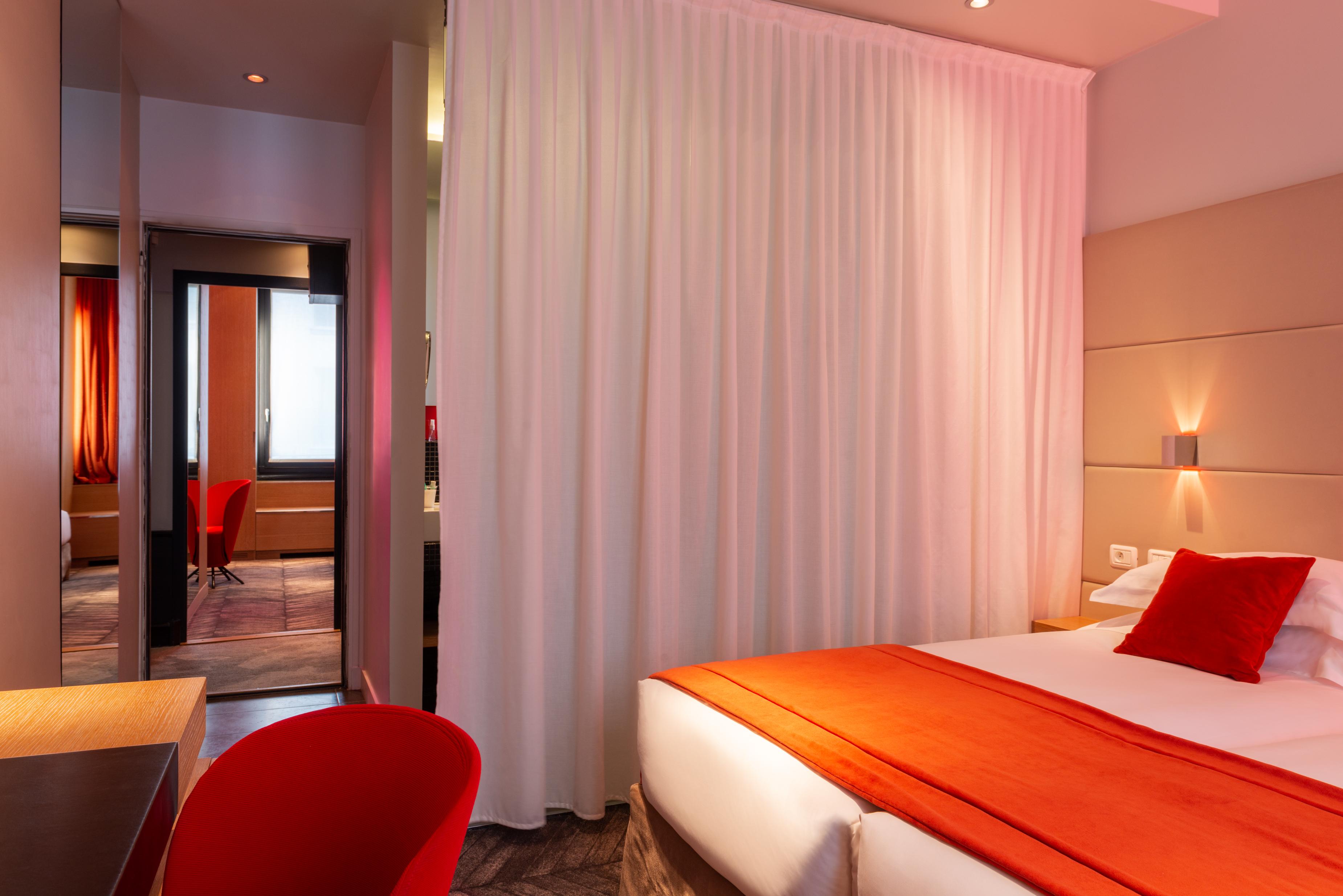 Hotel Golden Tulip Opéra De Noailles 4*