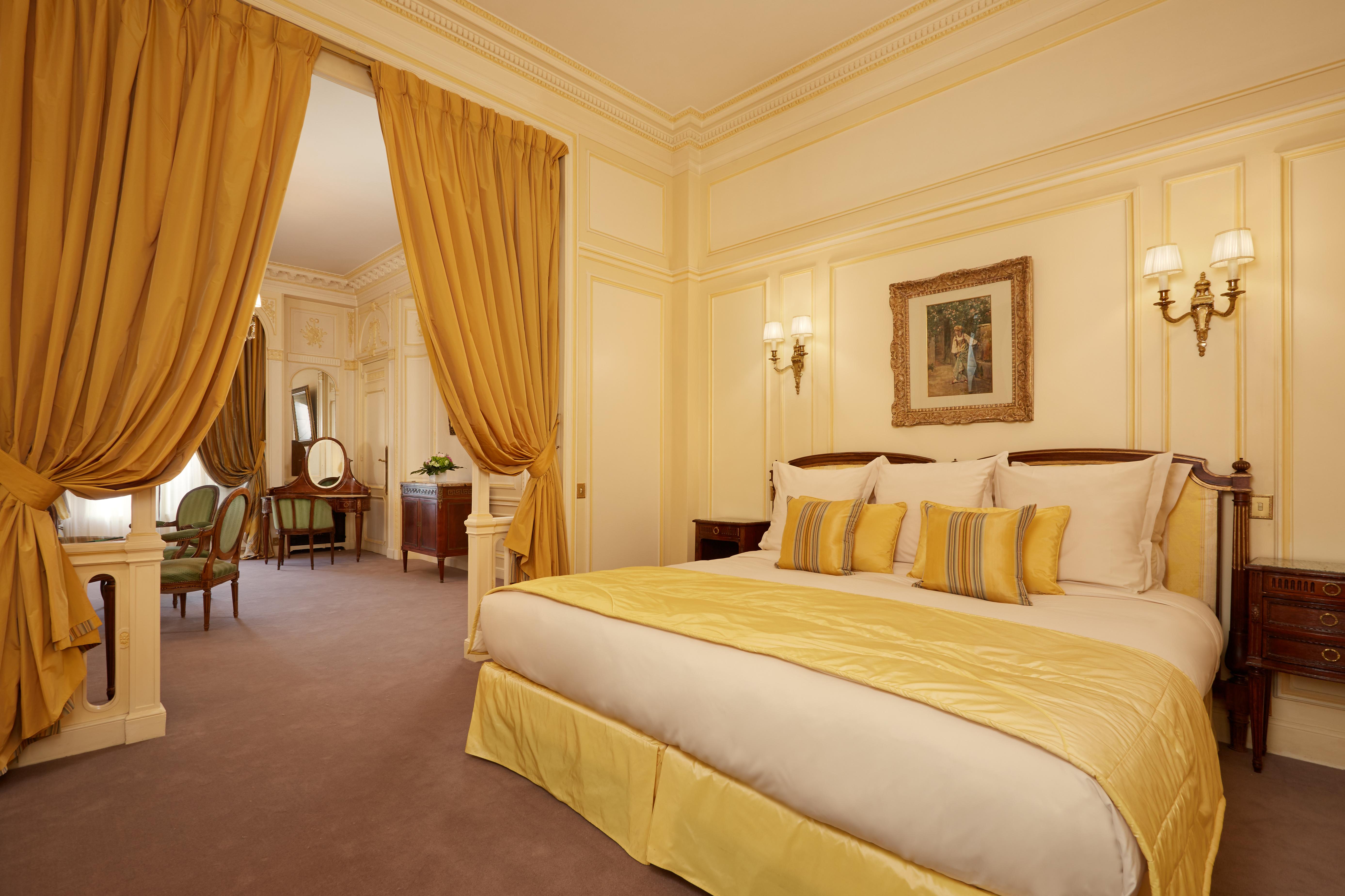 Raphael Hotel