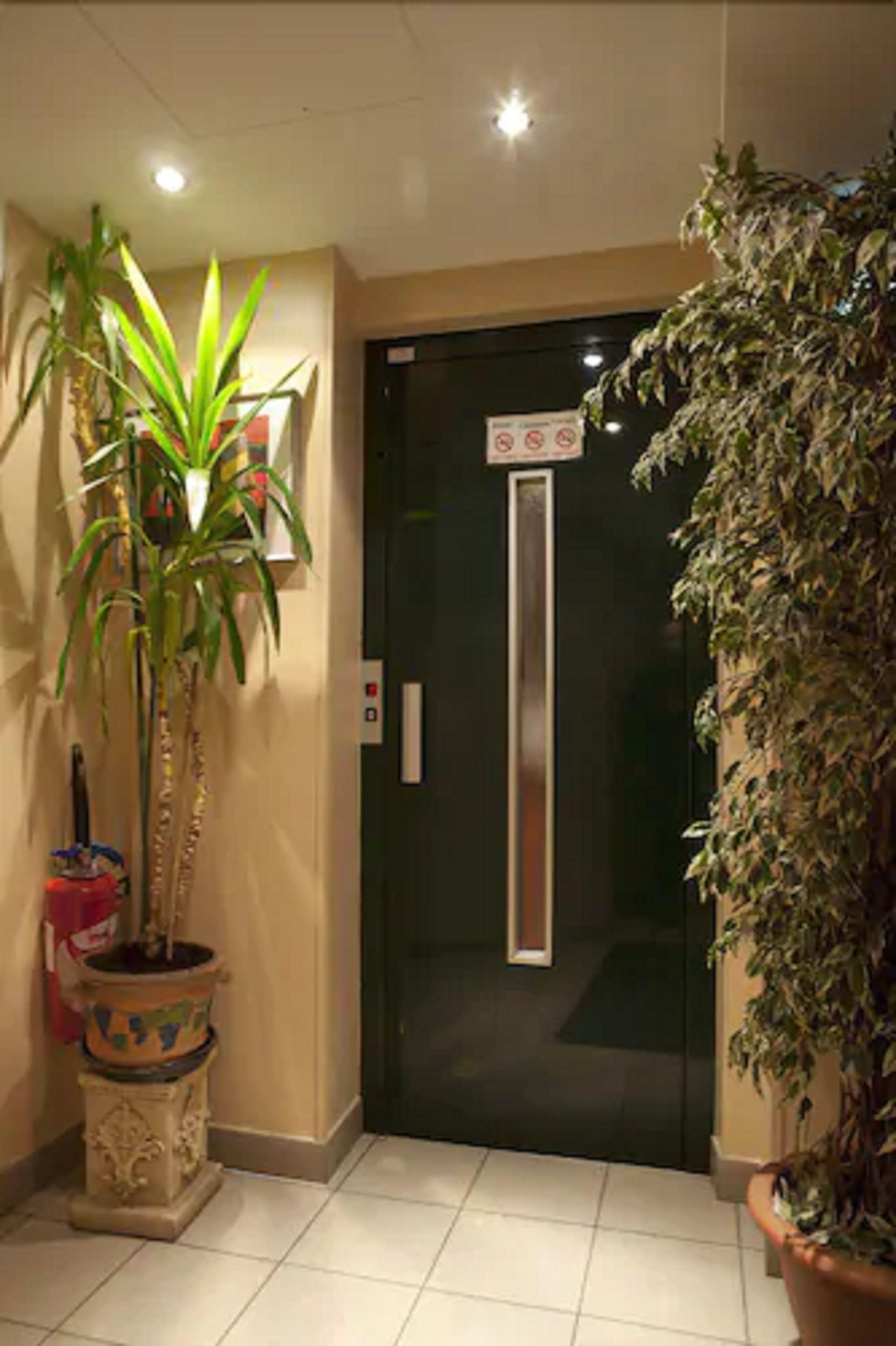 Transcontinental Hotel 2*