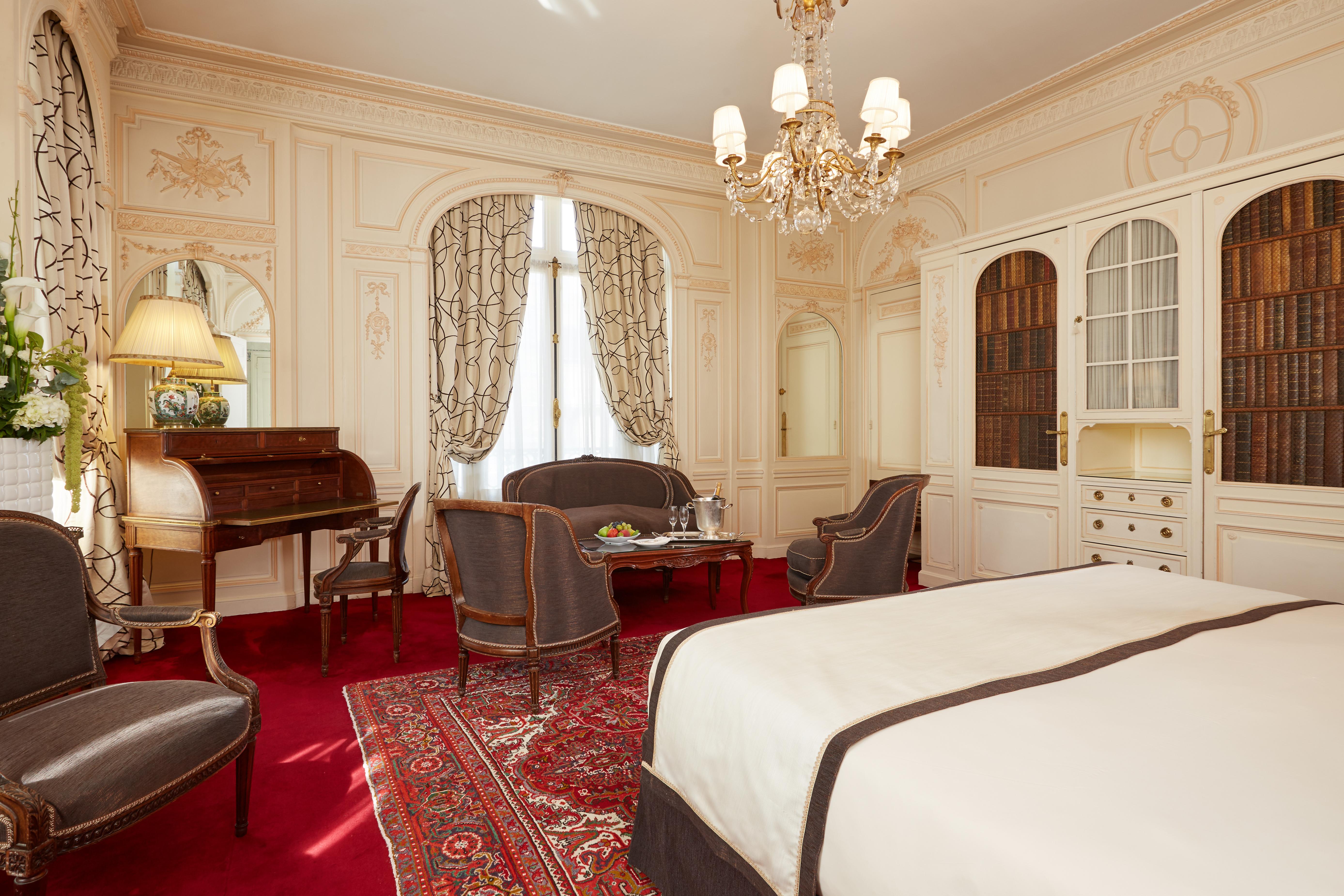 Raphael 5* Paris