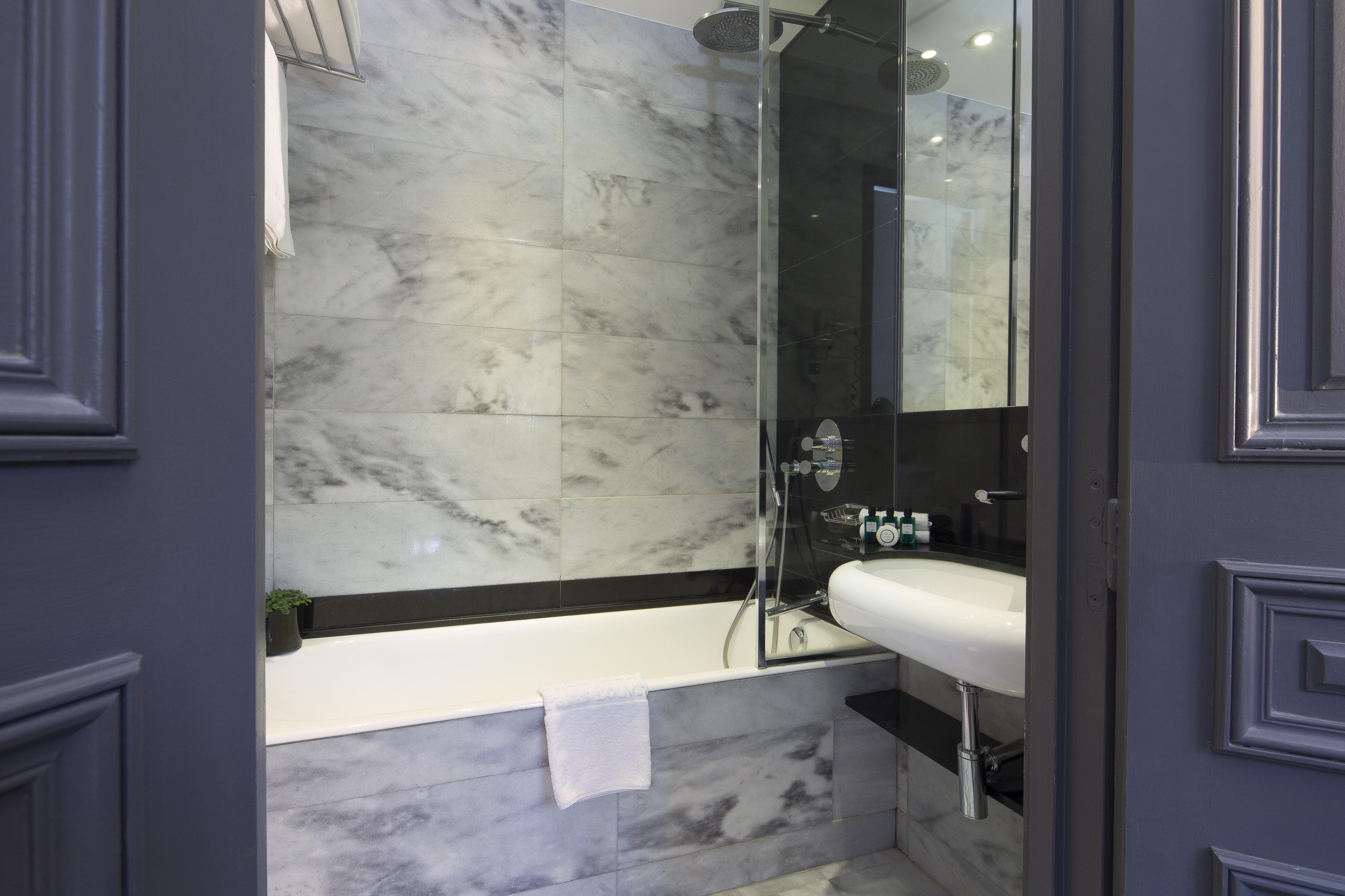 Lumen Louvre Hotel 4*