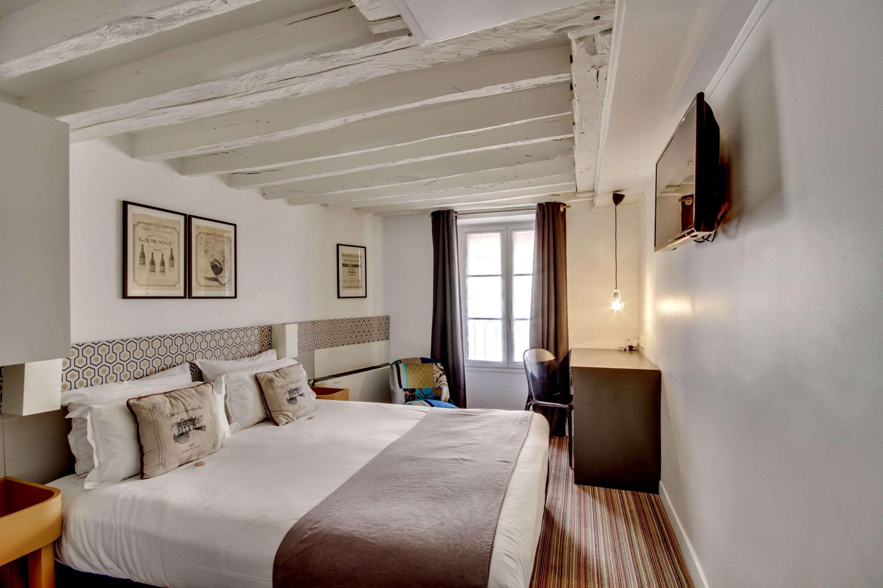 Sèvres Saint Germain Paris