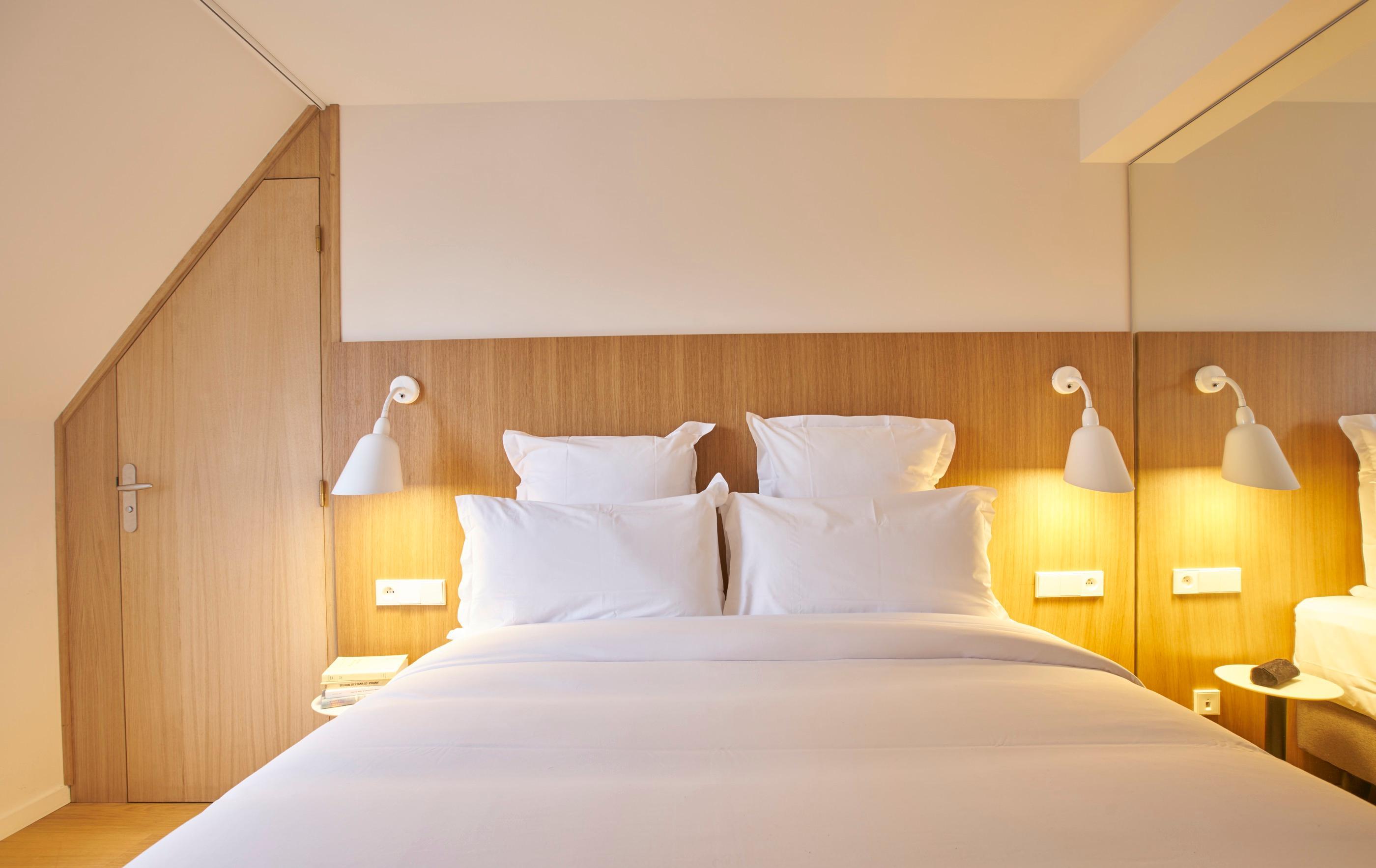 9hotel Republique 4*