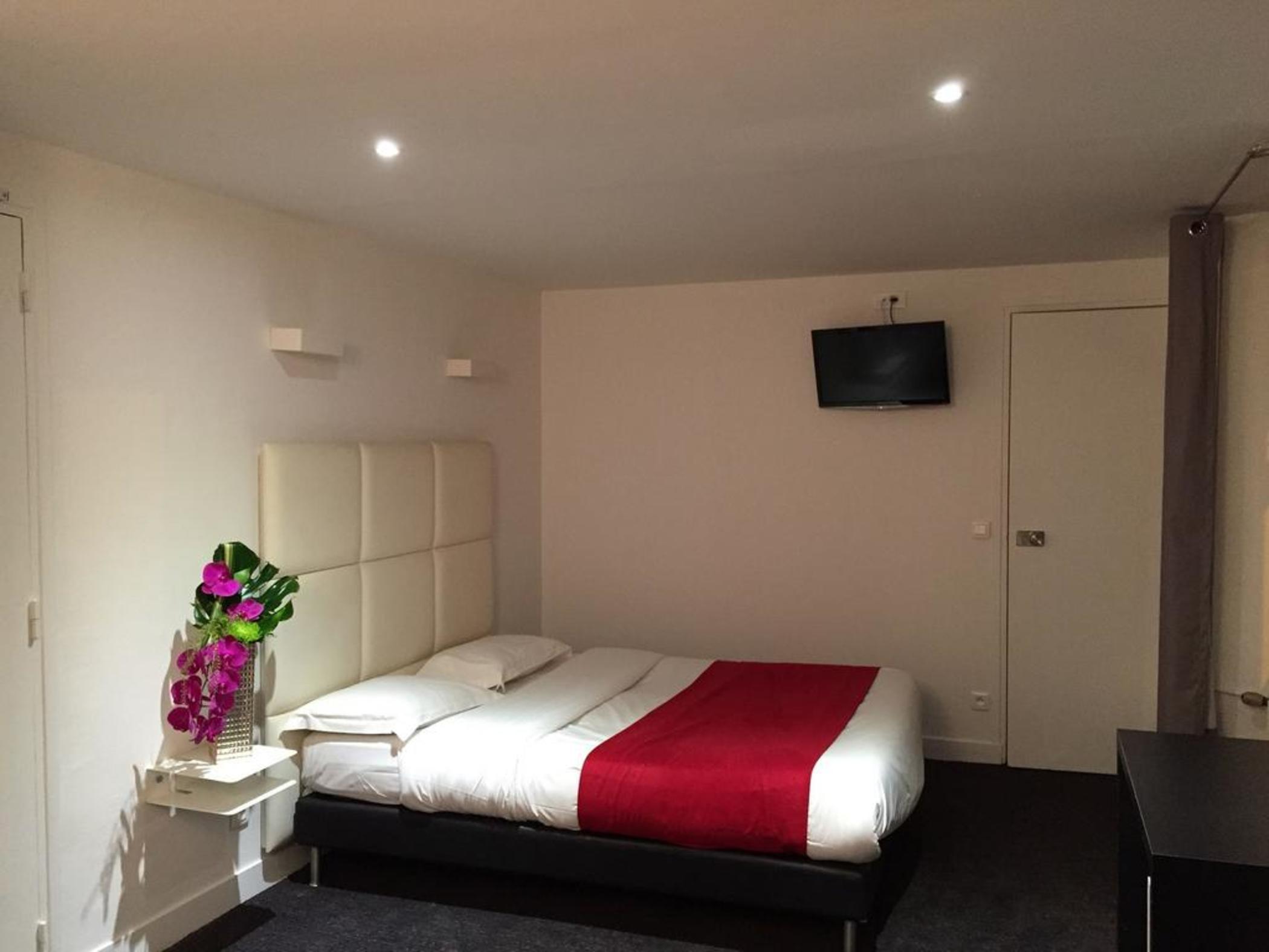 The Originals City, Lecourbe, Tour Eiffel Hotel Paris