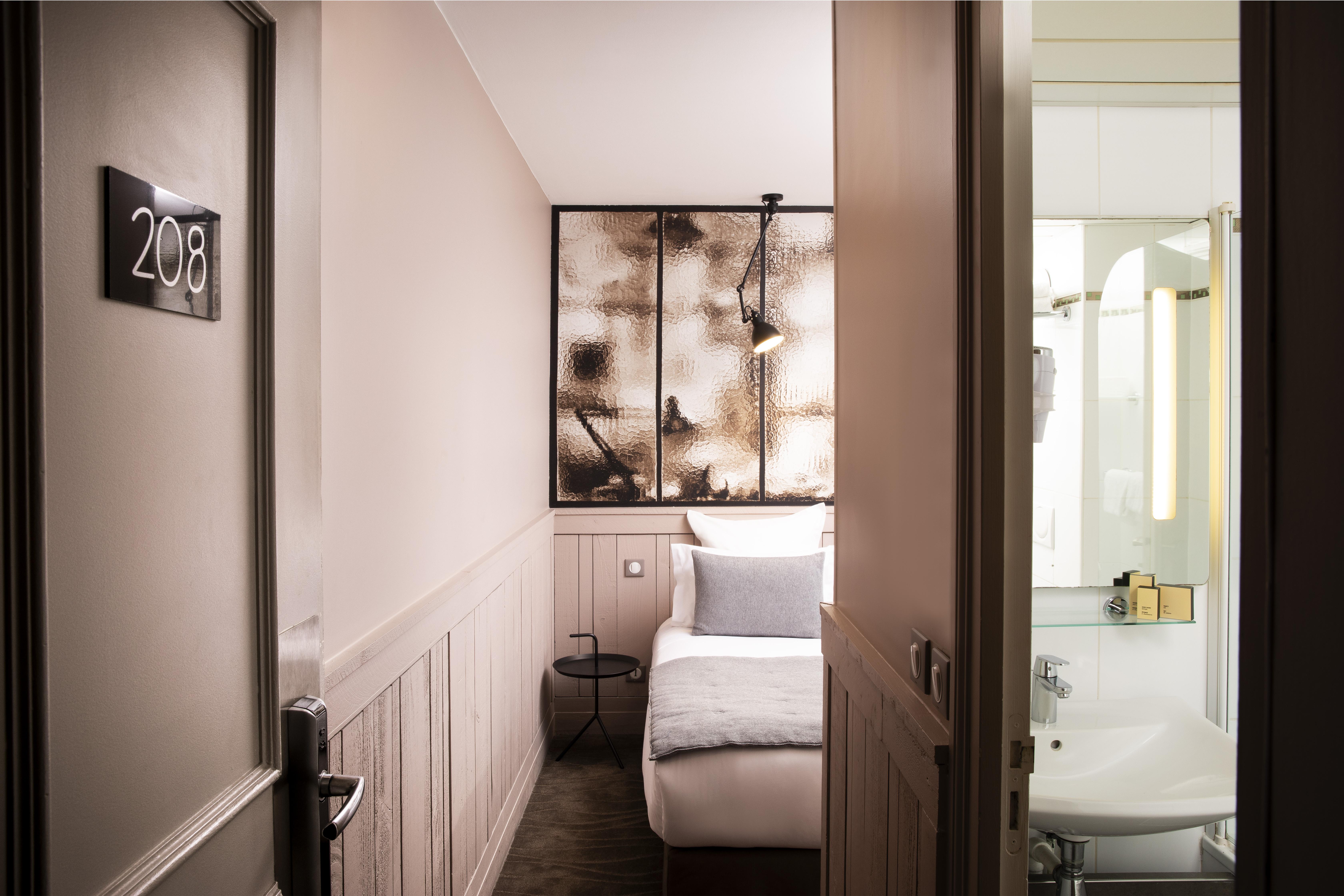 Helios Opera Hotel 4*