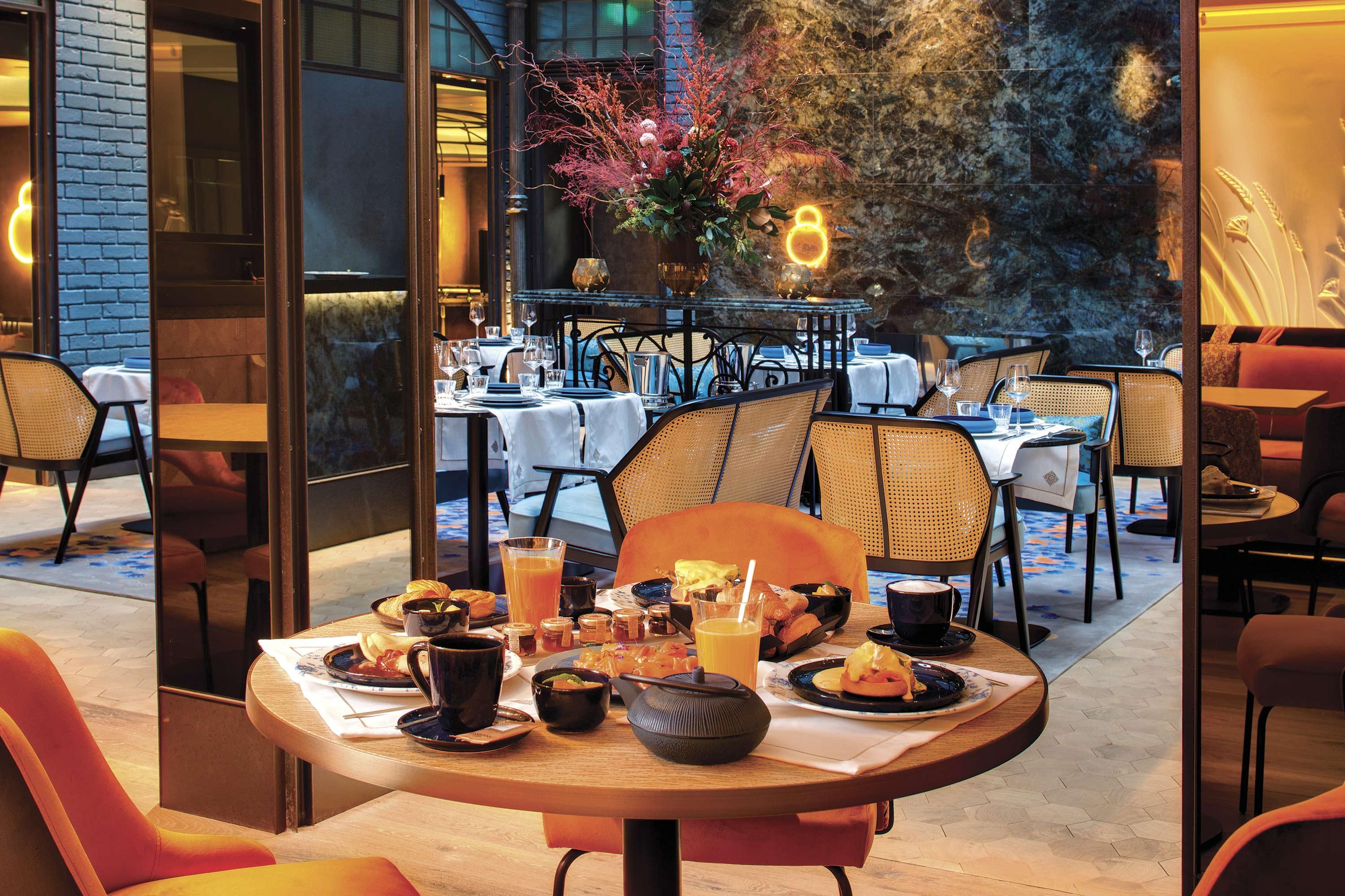 Hotel La Demeure Montaigne Paris