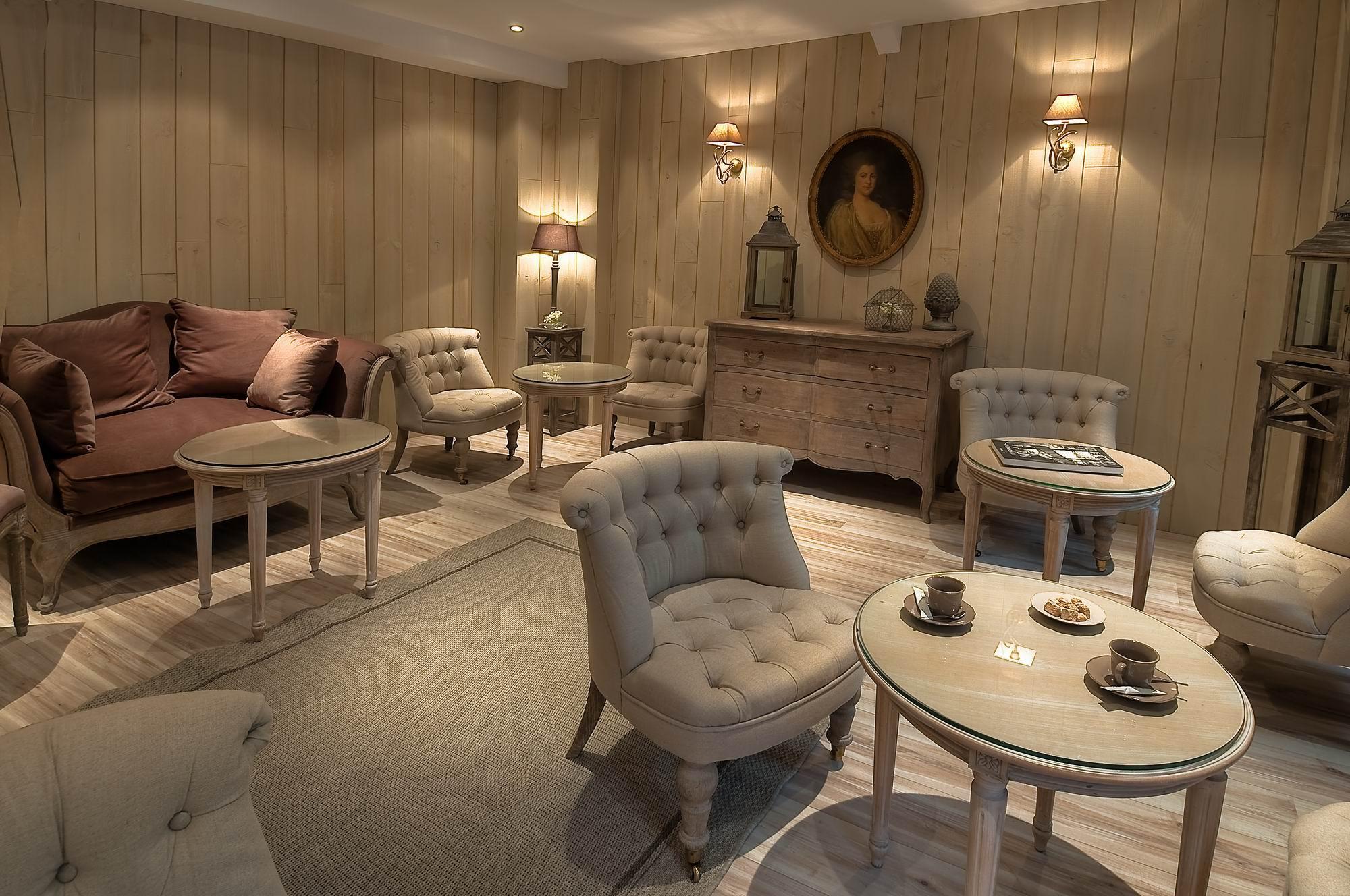 Cluny Square Hotel