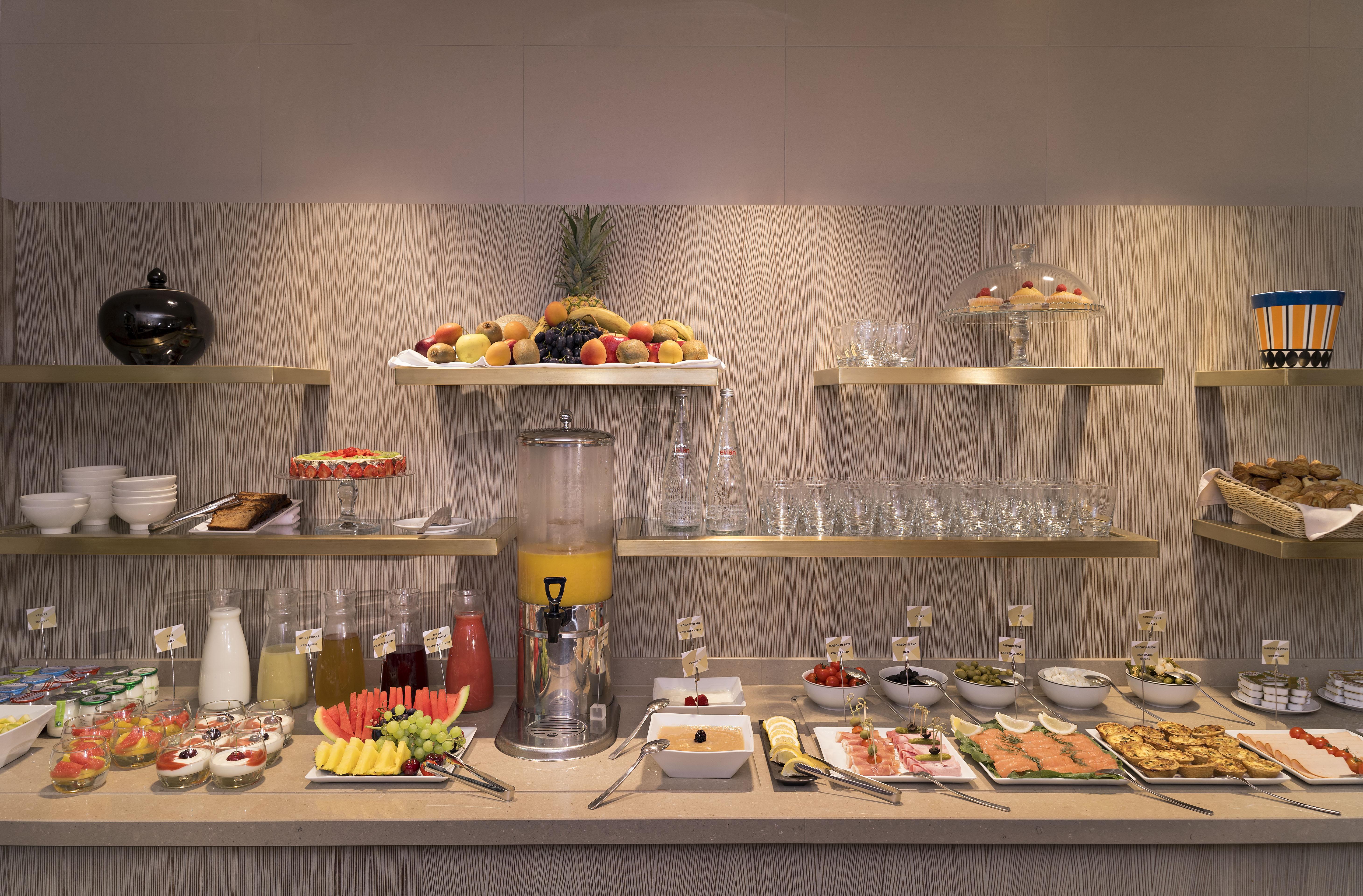 Hotel Rochester Champs Elysees Paris
