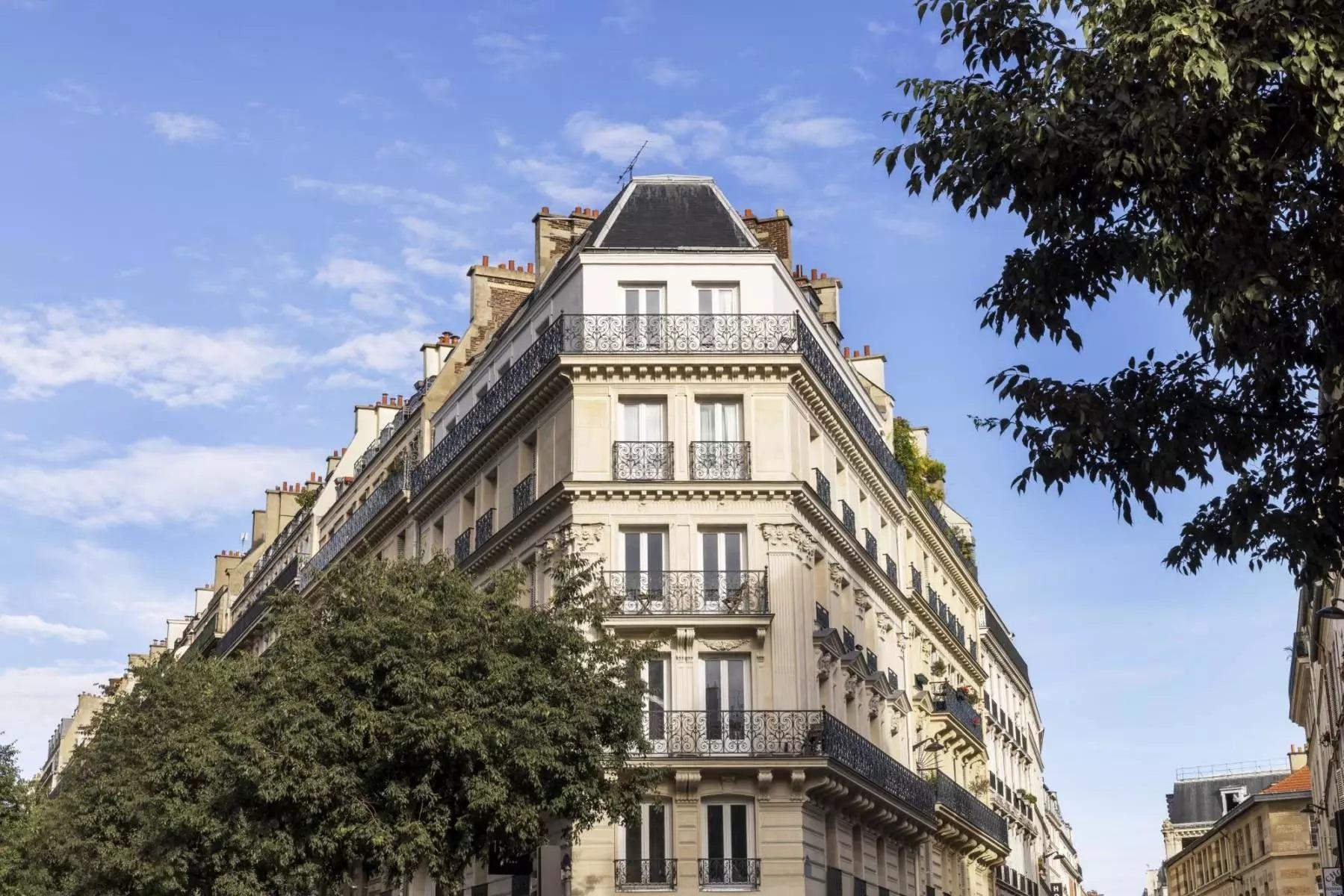 Beige Paris