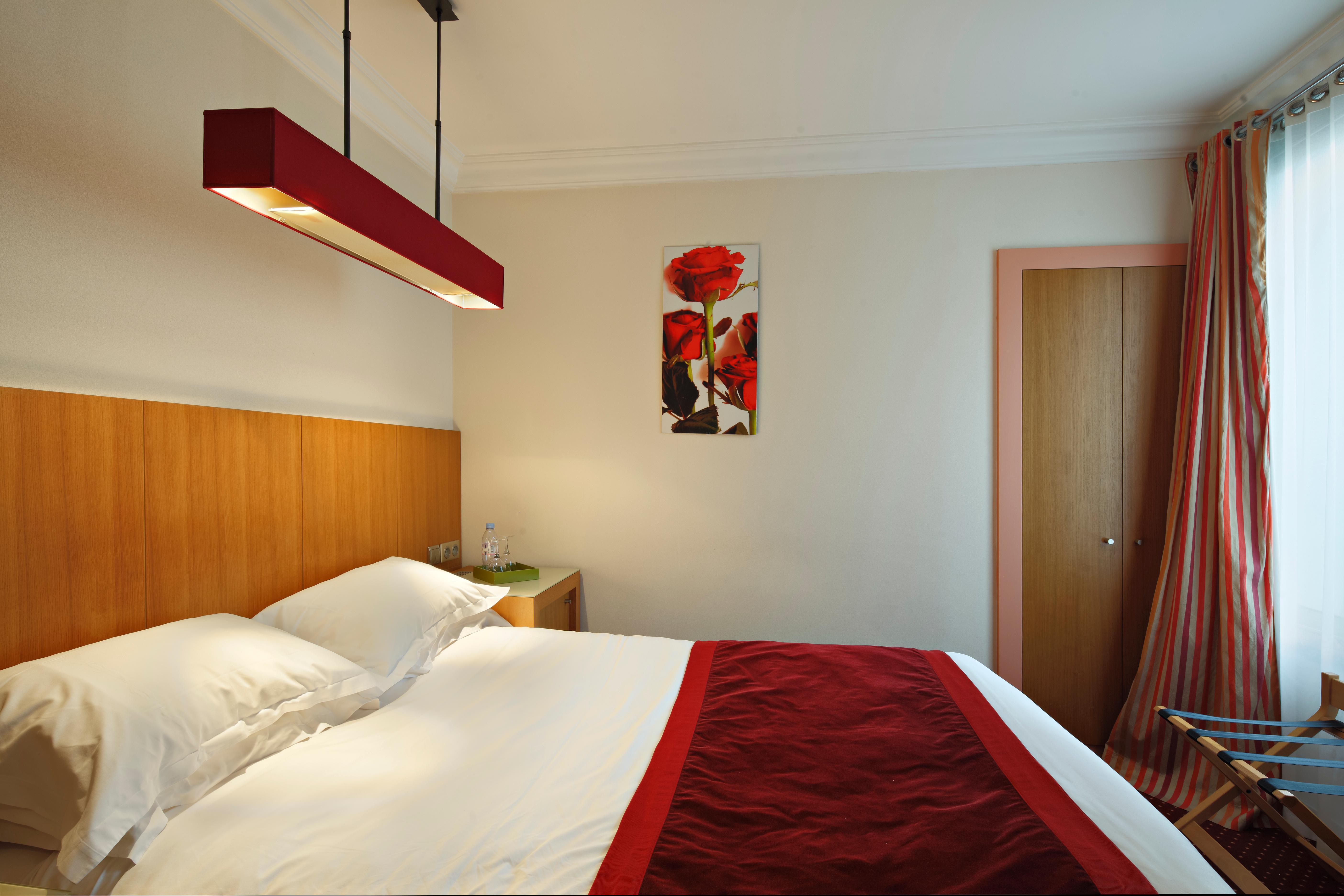 Westside Arc De Triomphe Hotel