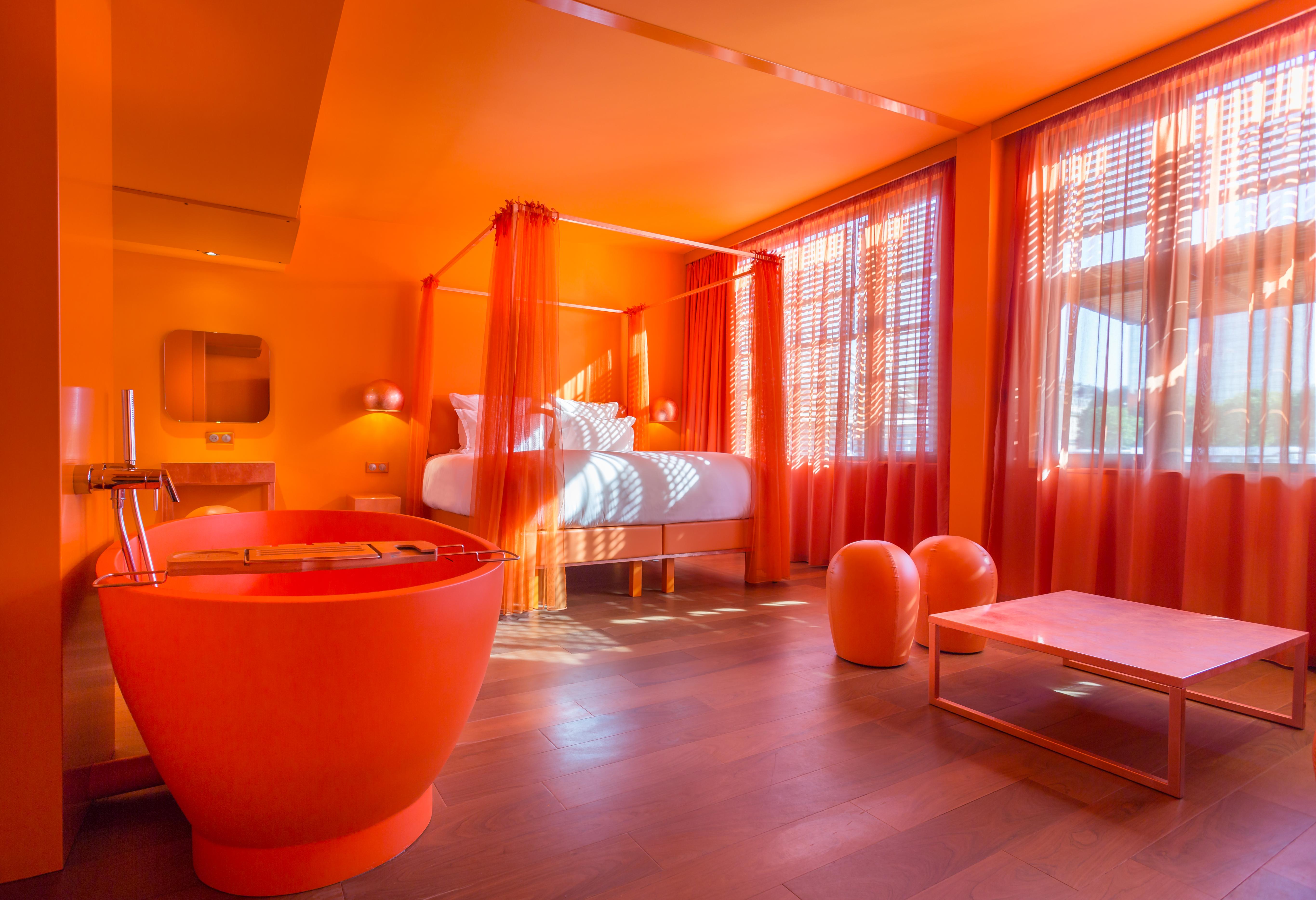 Off Seine Hotel 4*